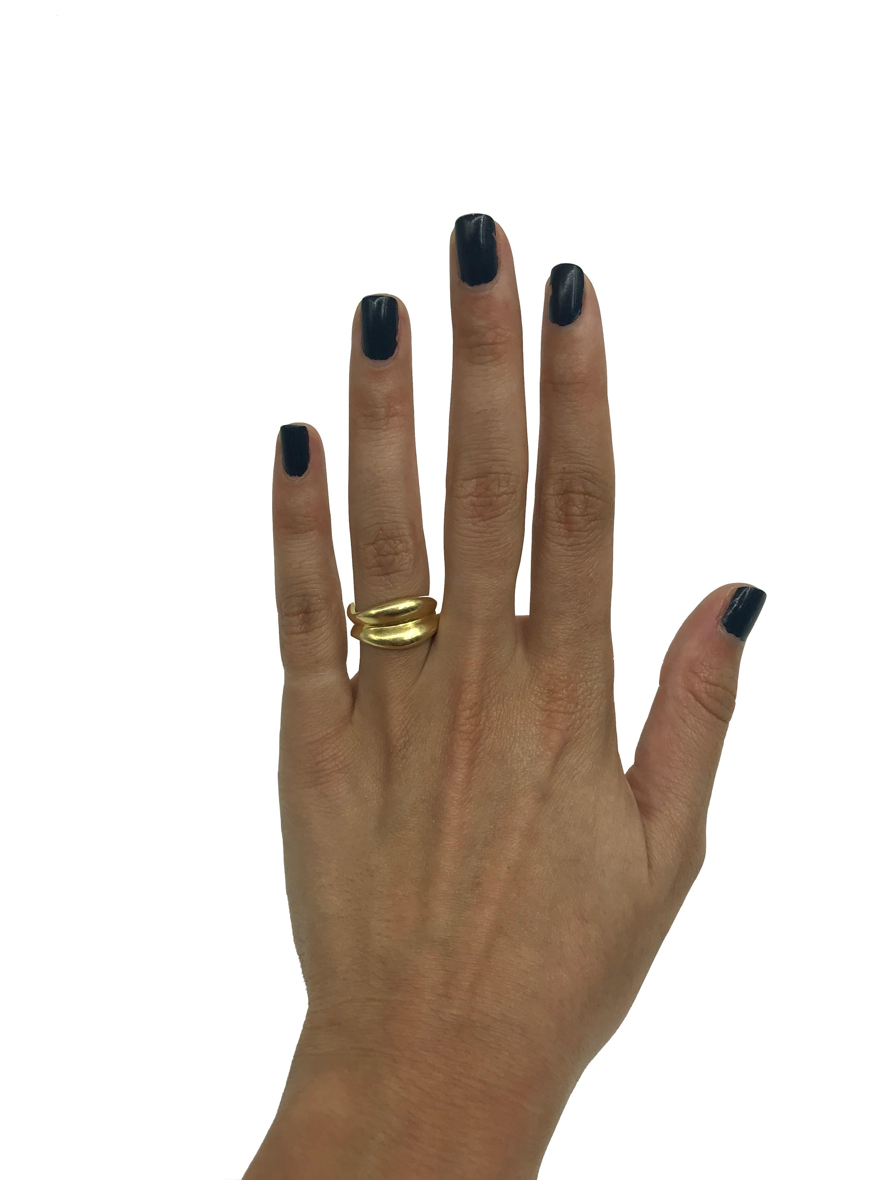 Contemporary 18 Karat Gold Tiffany & Co. Wave Ring For Sale