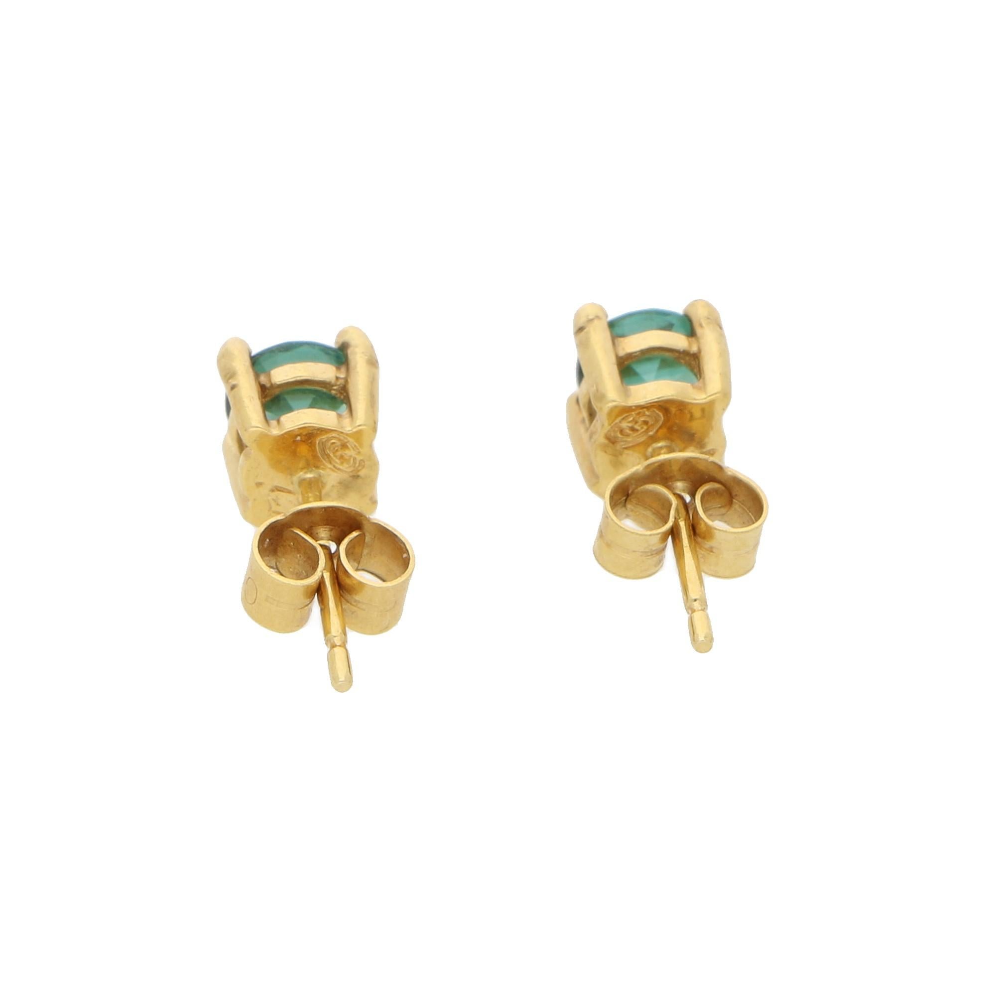 Green Tourmaline Stud Earrings in 18ct Yellow Gold 0.84ct In New Condition In London, GB