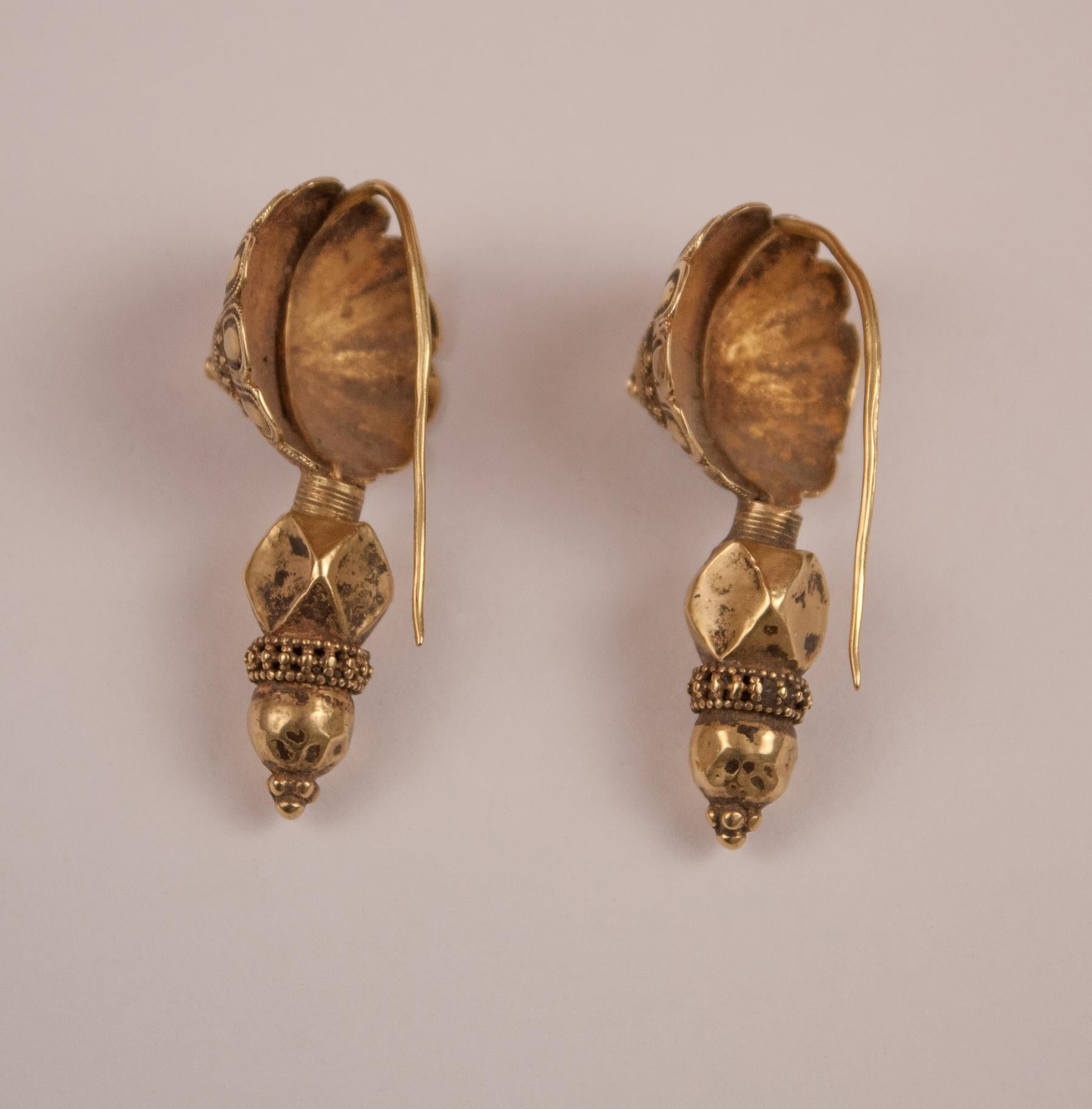 Anglo-Indian 18 Karat Gold Traditional Earrings from Northern India For Sale