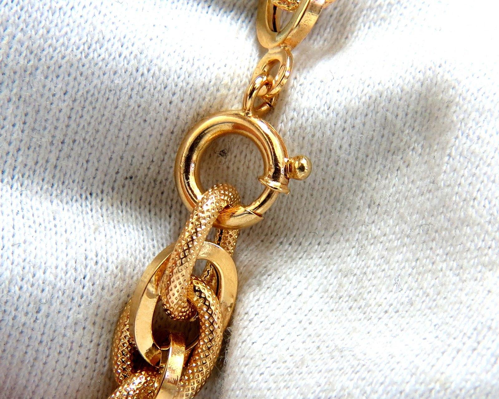 Tri-Linked, Durable chain Bracelet

Smooth & Staggared Finished

8 inch / wearable length

18.3 Grams.

10mm wide links

18kt yellow Gold.

Secure & wide clasp
