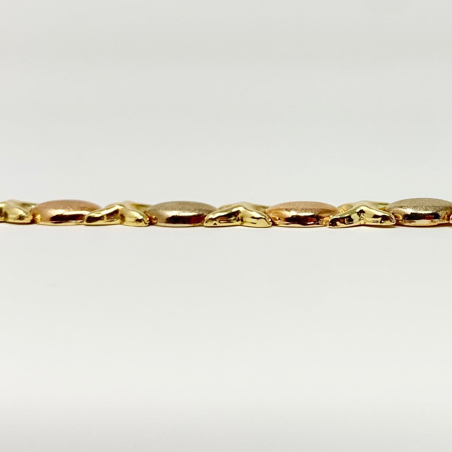 18 Karat Gold Tri Tone Hugs and Kisses XO Link Bracelet In Good Condition In Guilford, CT