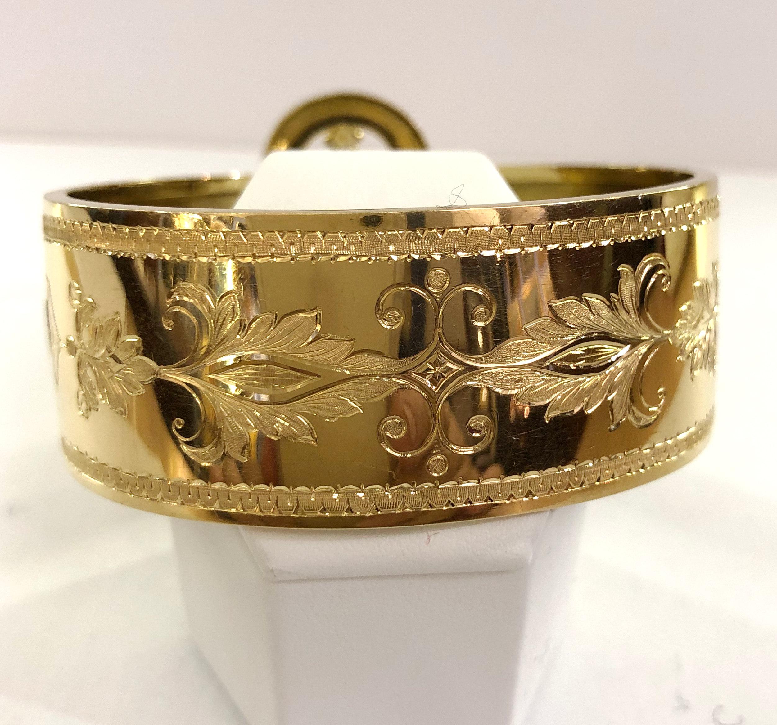 Armband aus 18 Karat Gold mit Türkis und Perlen (Ungeschliffen) im Angebot