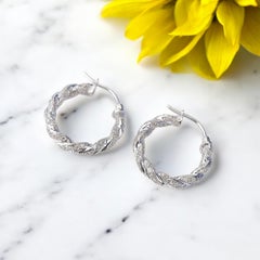 Boucles d'oreilles en or 18 carats avec diamants torsadés