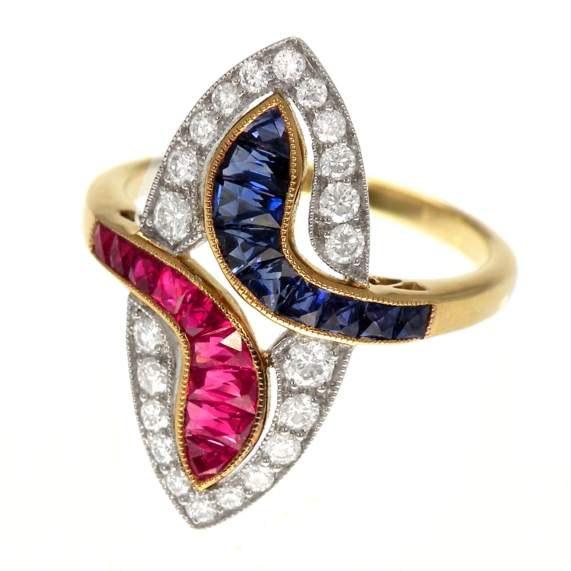 18 Karat Gold Two-Tone Antique Sapphire and Ruby Ring In New Condition For Sale In Bangkok, TH