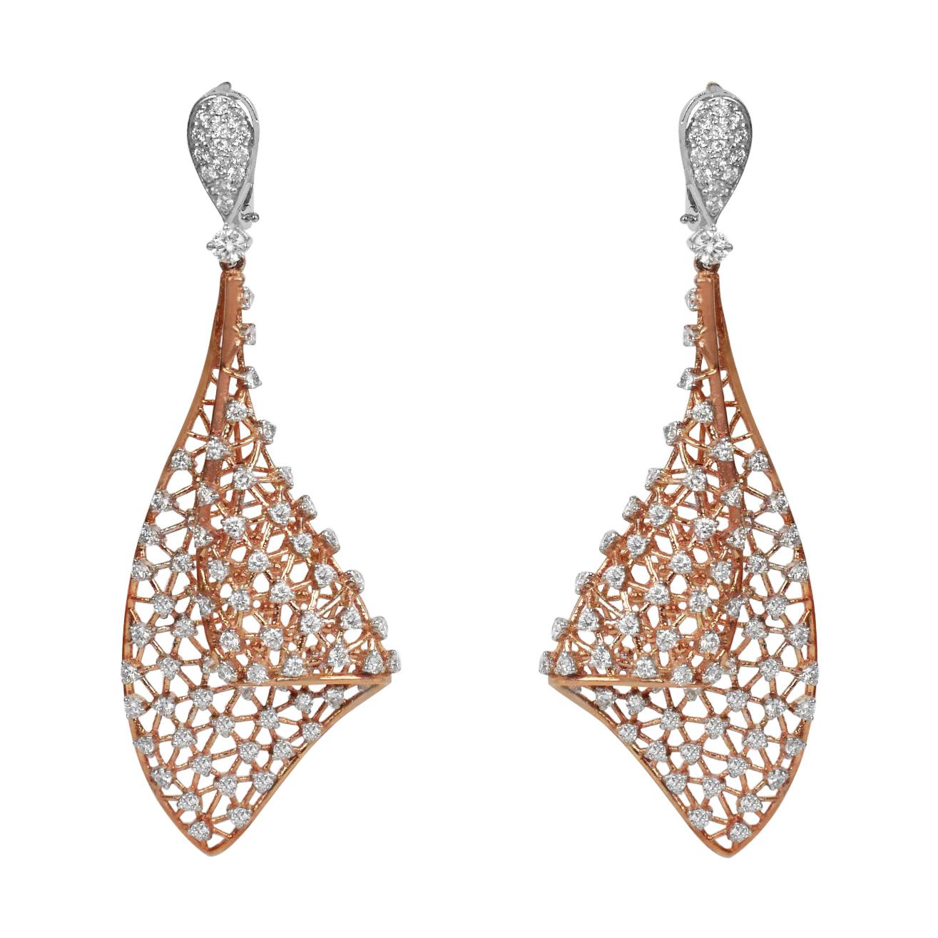 Pendants d'oreilles à la mode en or blanc bicolore 18 carats et or rose avec diamants en vente