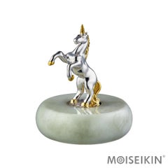 Miniatura di unicorno in oro 18 carati su pietra magnetica di giada russa, Moiseikin