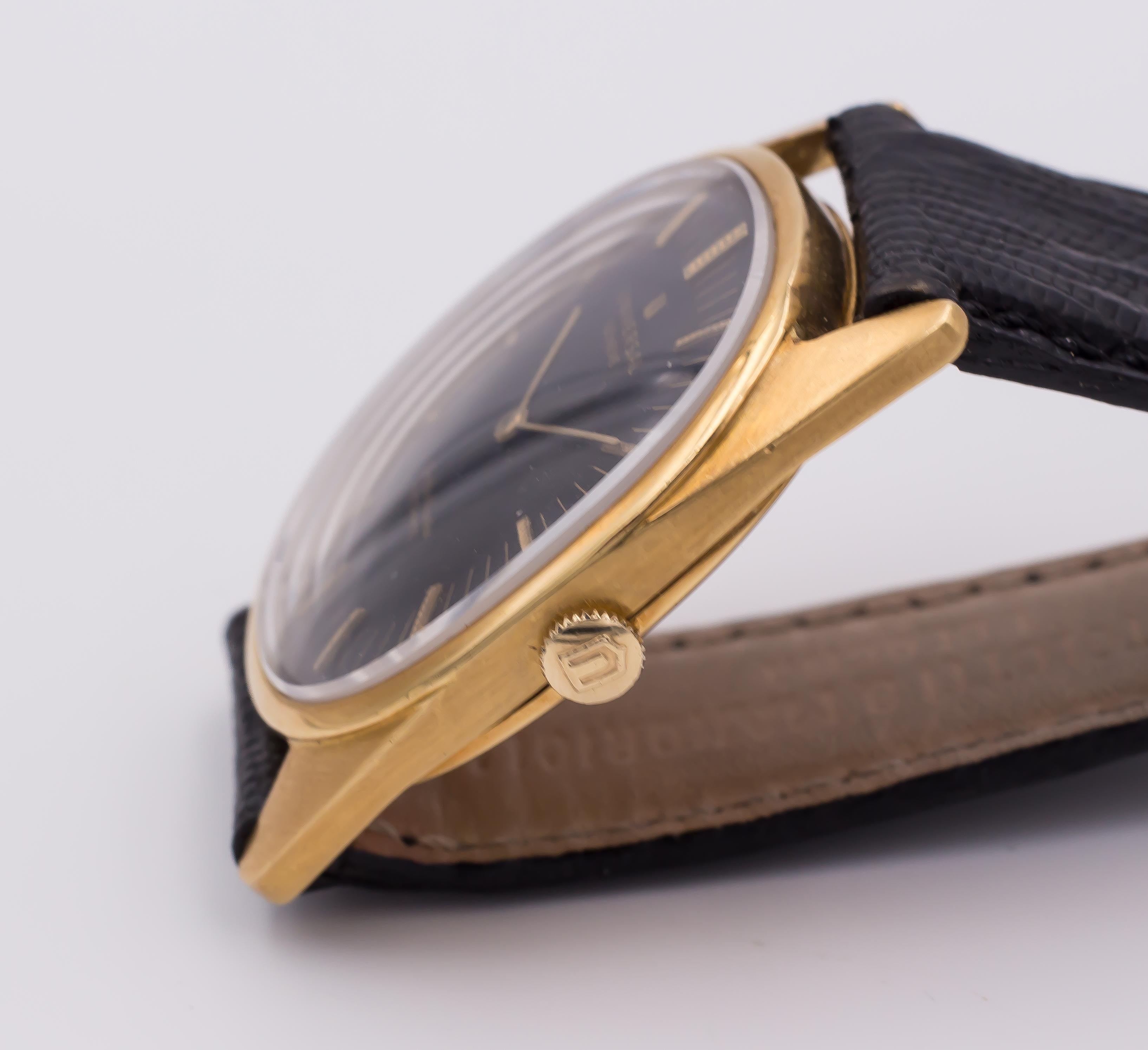 universal geneve golden shadow automatic