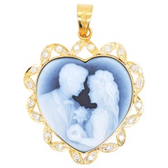 18 Karat Gold Valentine Couple Hand Carved Agate Cameo Pendant Necklace