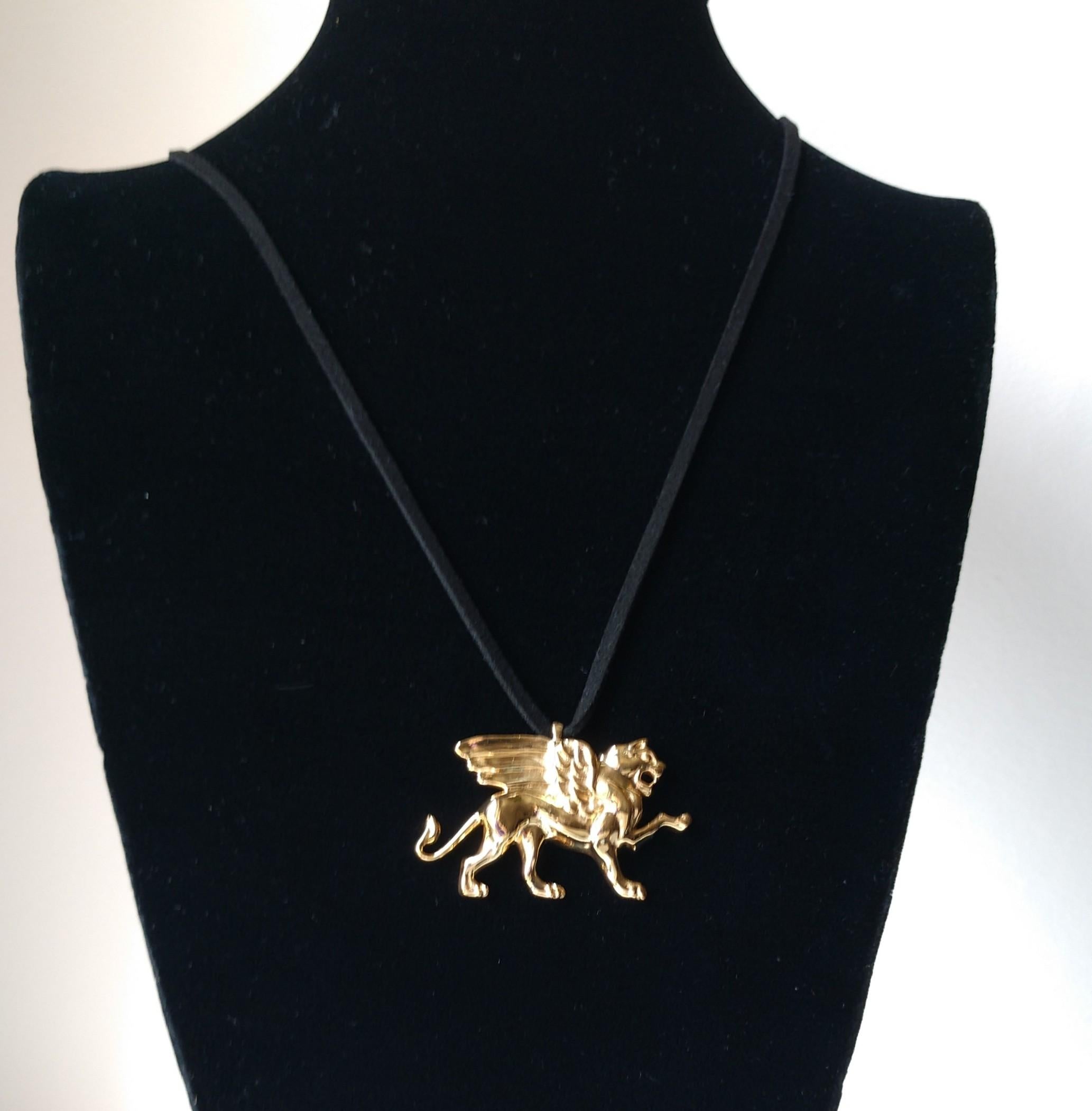 Collier pendentif griffon de lion ailé de 2 pouces en or vermeil 18 carats pour hommes Neuf - En vente à New York, NY