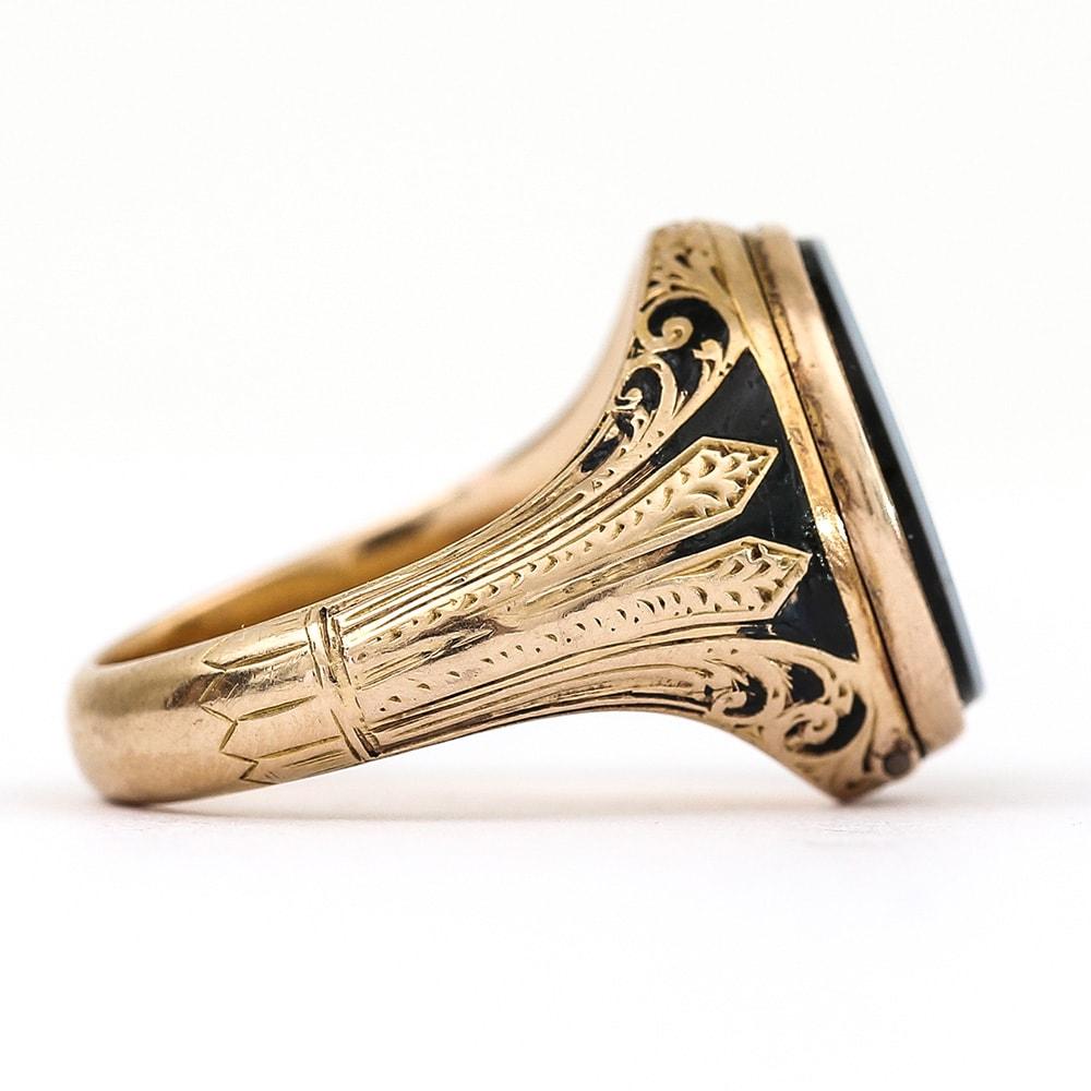 Women's or Men's Unusual Victorian Chalcedony and Black Enamel Locket Mourning Ring 18 Karat Gold