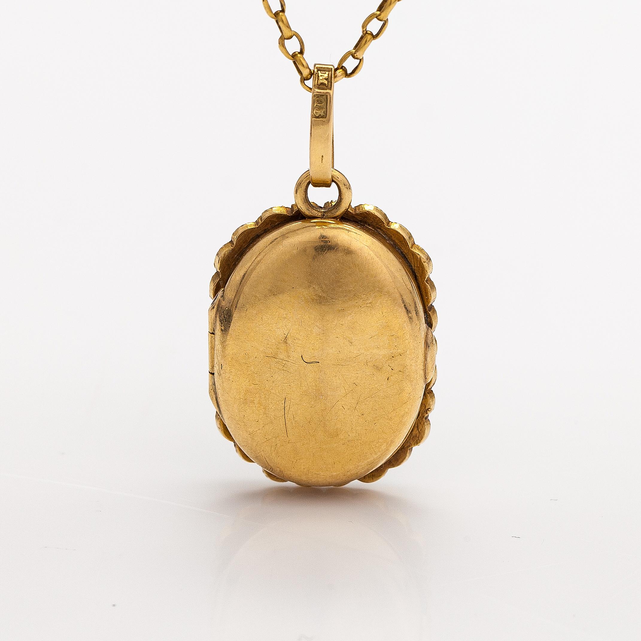 Round Cut Victorian Swedish angel 18 karat gold locket pendant from 1870