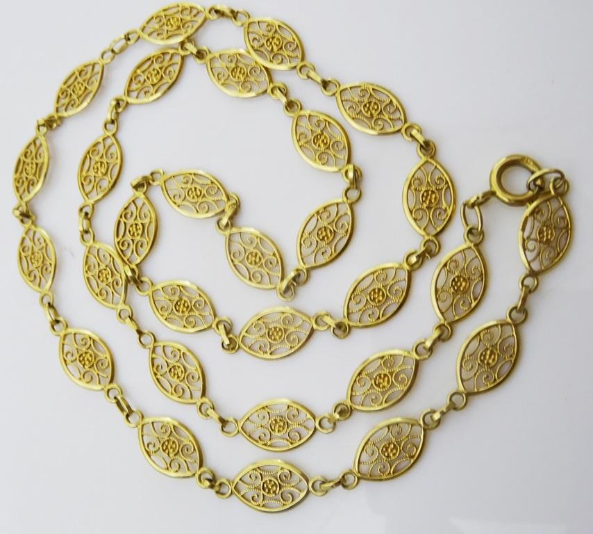 
A fine example of French Filigree Necklaces.
These Necklaces were commonly made in the 1920's and 30's in France and in French North Africa.
Each one is different in the shape of the links in the space between the links in the craftmenship.
Acid