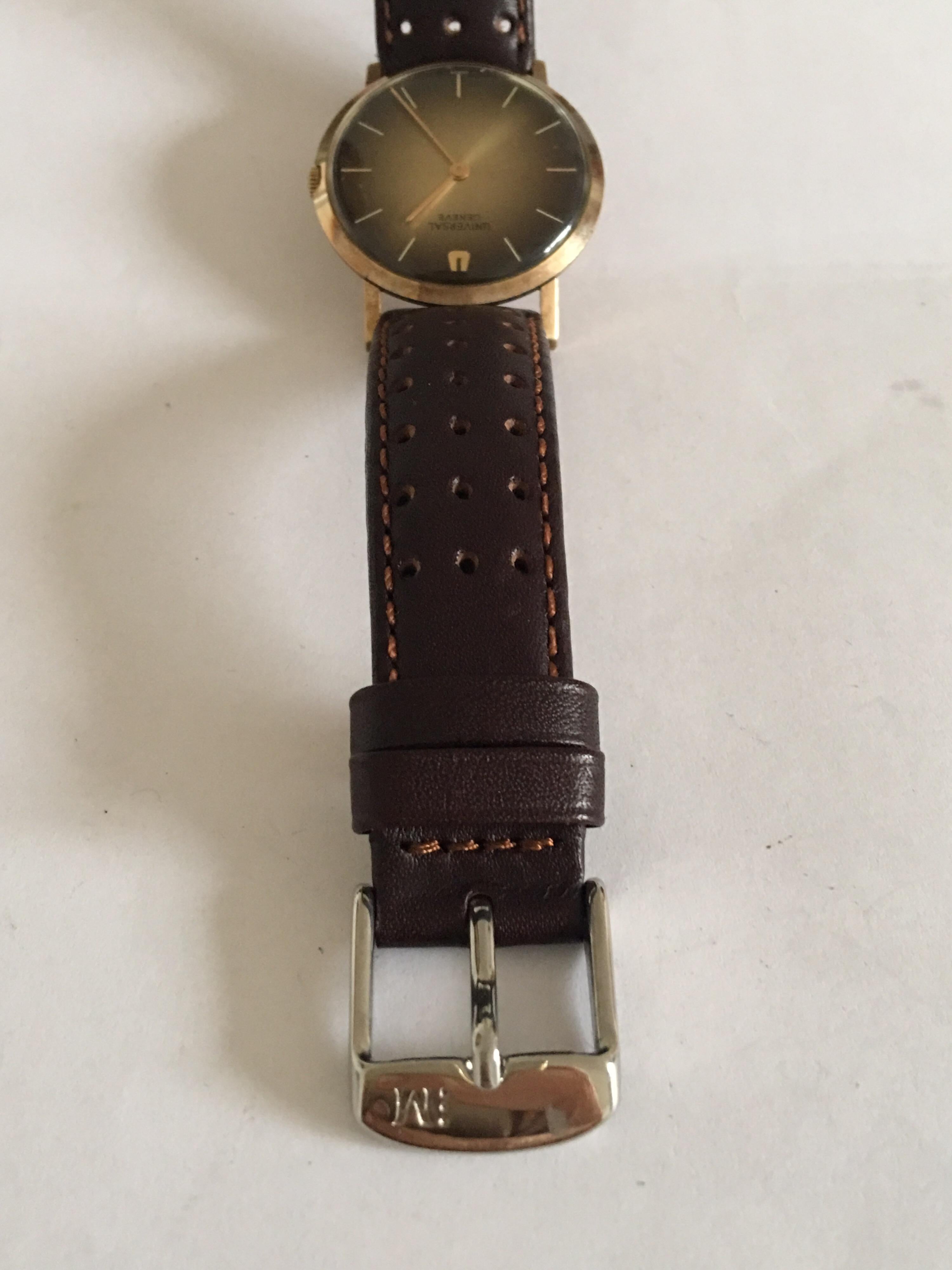 18 Karat Gold Vintage Hand-Winding Universal Geneve Watch For Sale 4