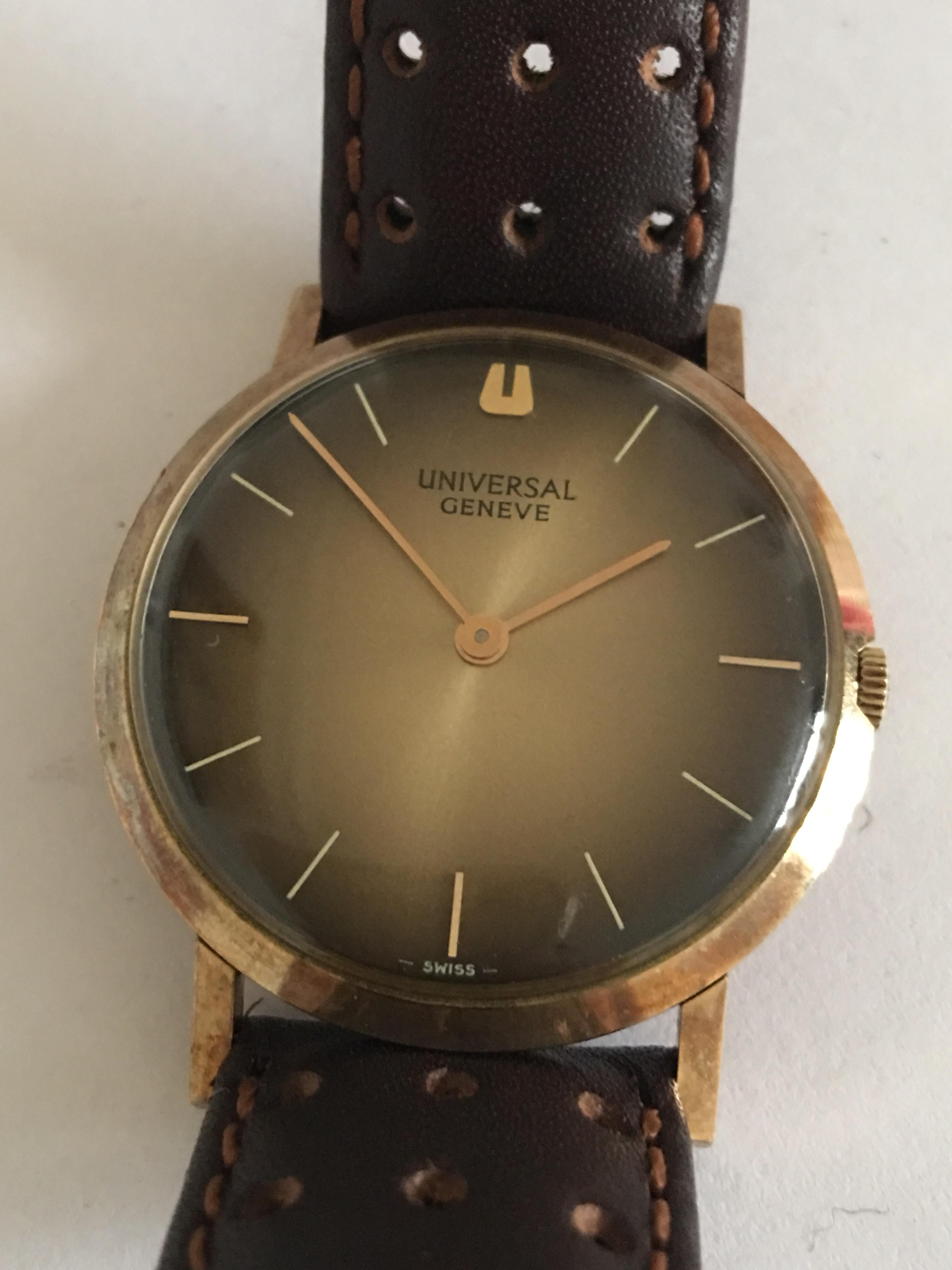 18 Karat Gold Vintage Hand-Winding Universal Geneve Watch For Sale 5
