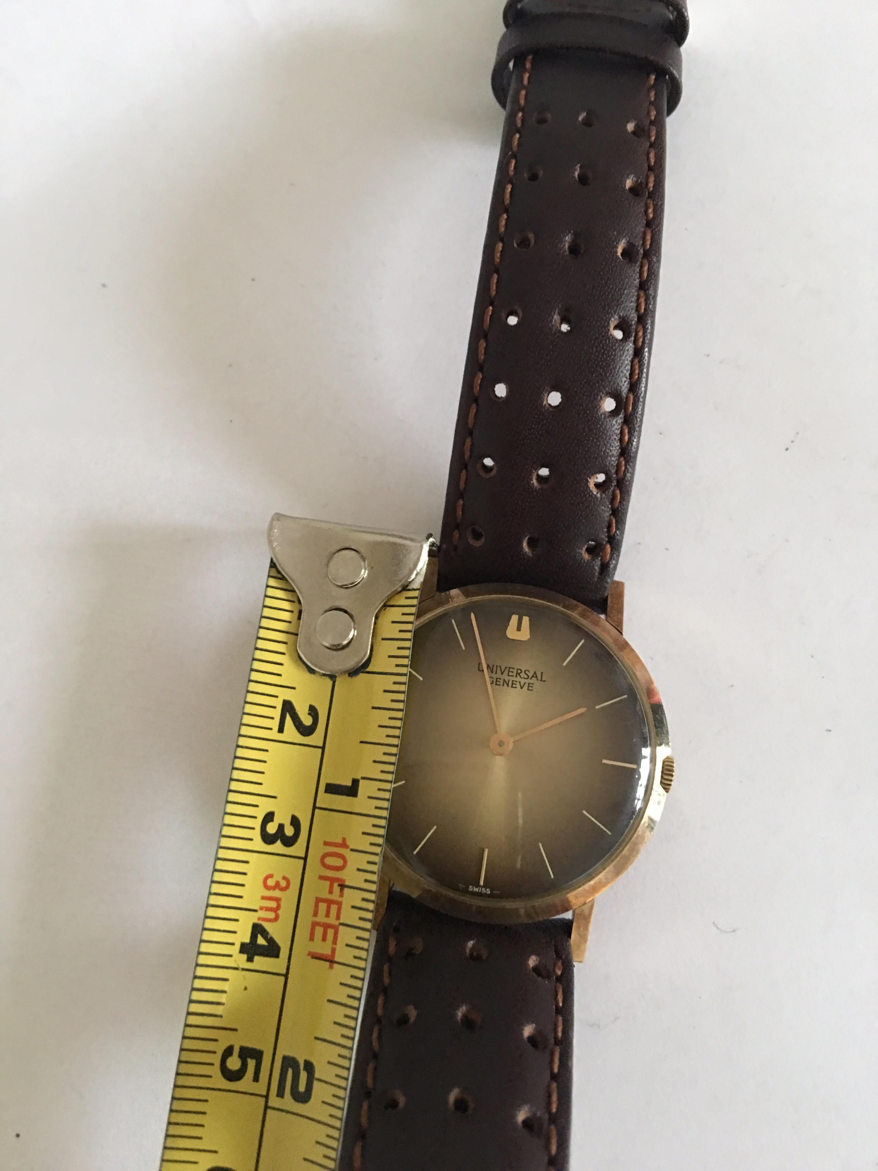 18 Karat Gold Vintage Hand-Winding Universal Geneve Watch For Sale 2