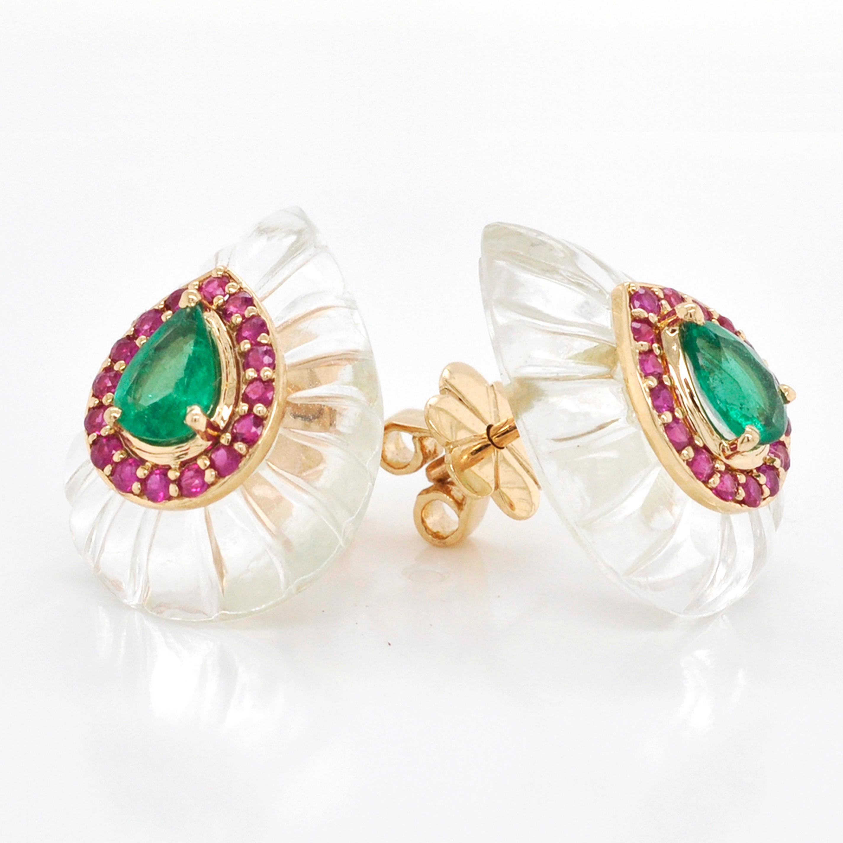 18 Karat Gold White Carving Crystal Pear Emerald Ruby Mughal Stud Earrings In New Condition For Sale In Jaipur, Rajasthan