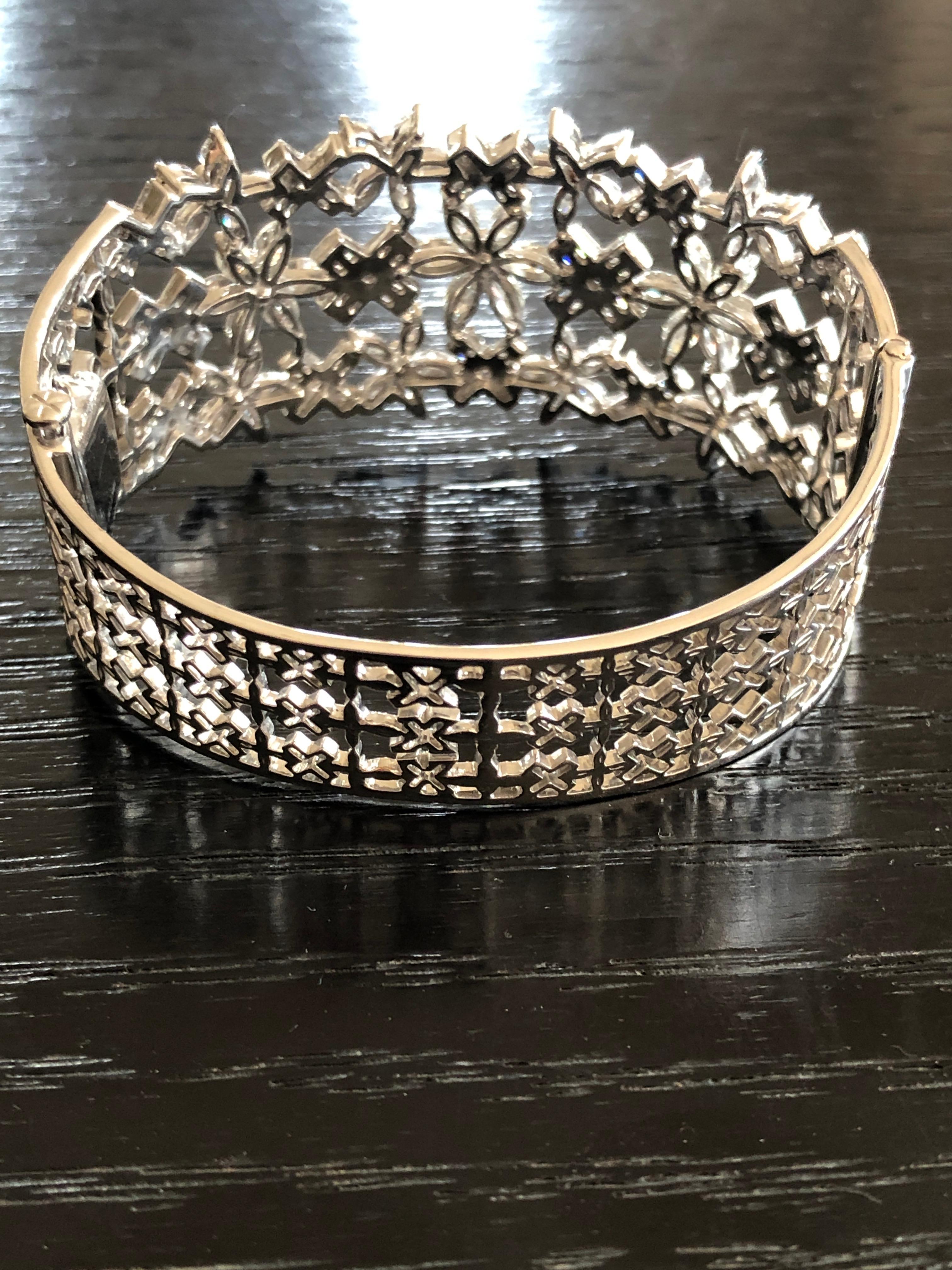 Contemporary 18 Karat Gold White Diamond Cuff Bracelet For Sale