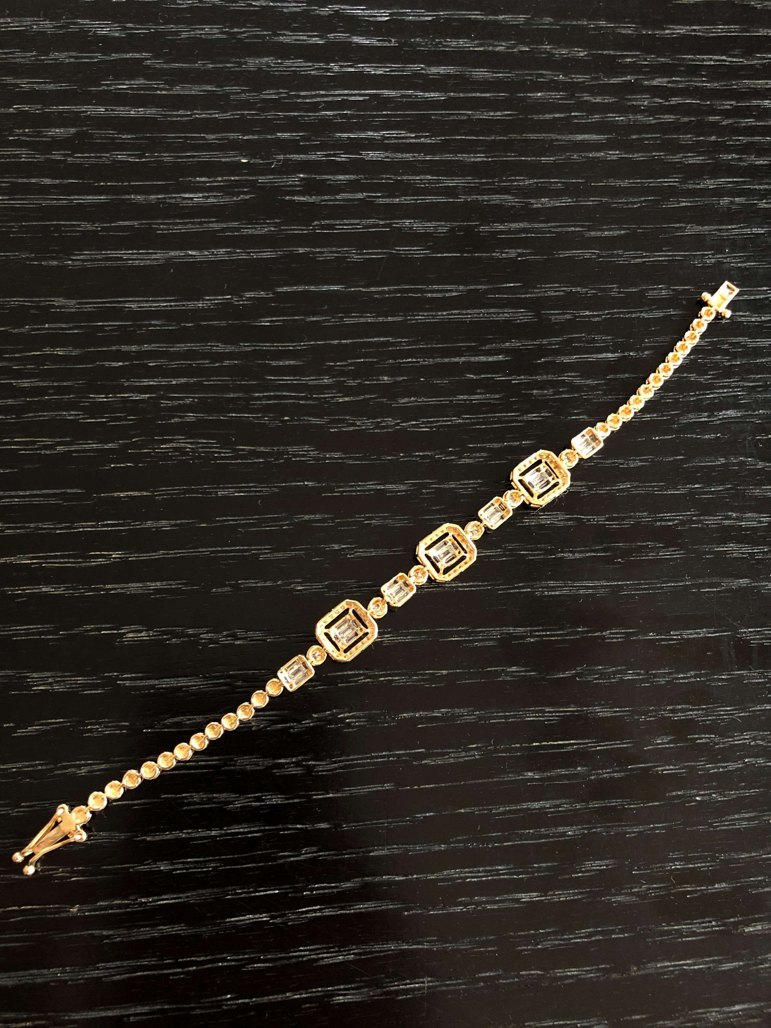 18 Karat Gold White Diamond Tennis Bracelet In New Condition For Sale In New Delhi, Delhi
