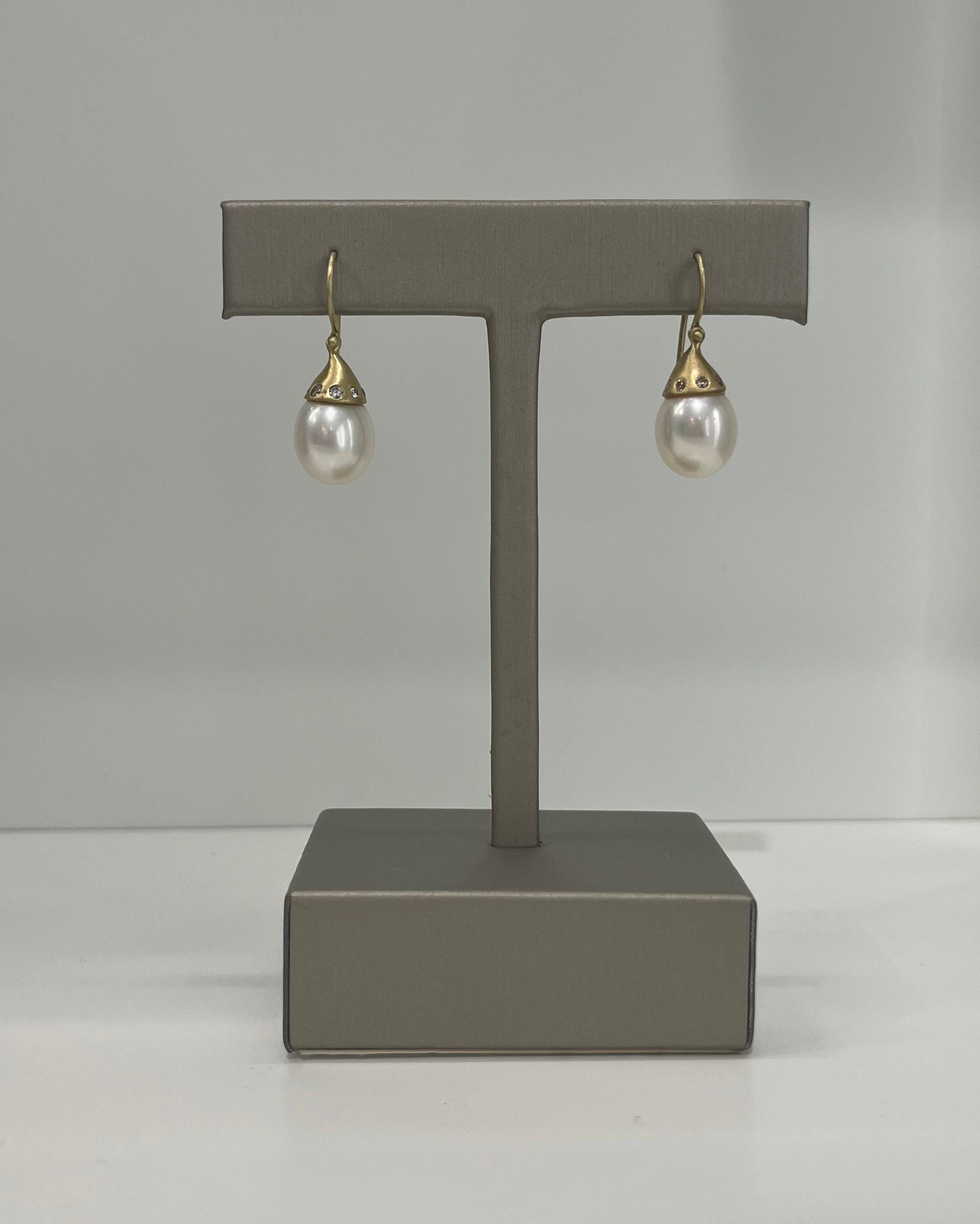 Contemporary 18 Karat Gold White Freshwater Pearl Earrings For Sale