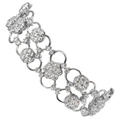 Bracelet à la mode en or blanc 18 carats avec grappe de diamants pavés