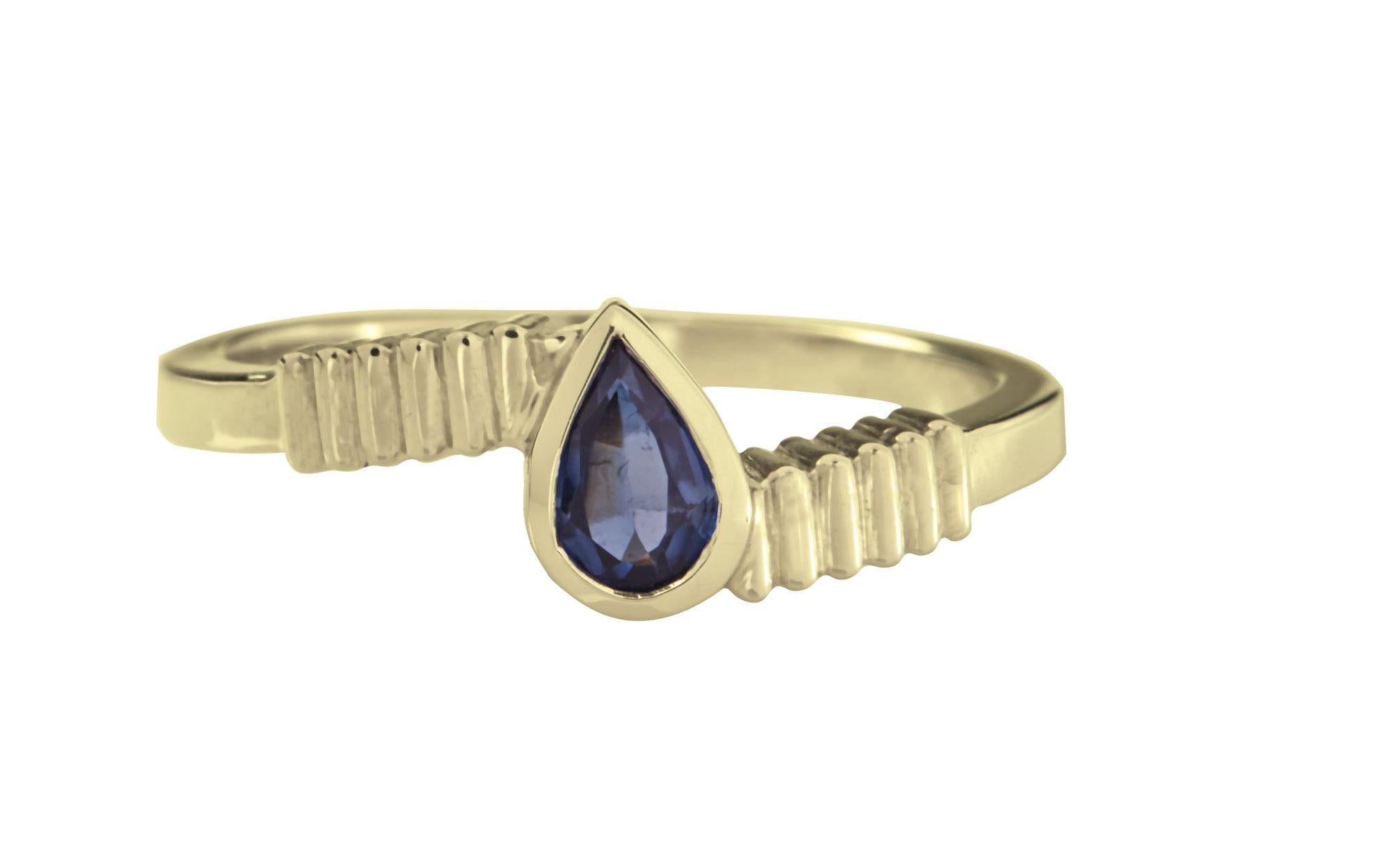 18 Karat Gold with 1 Carat Pink and Blue Sapphire in Oval Cut Stacking Ring Set For Sale 7