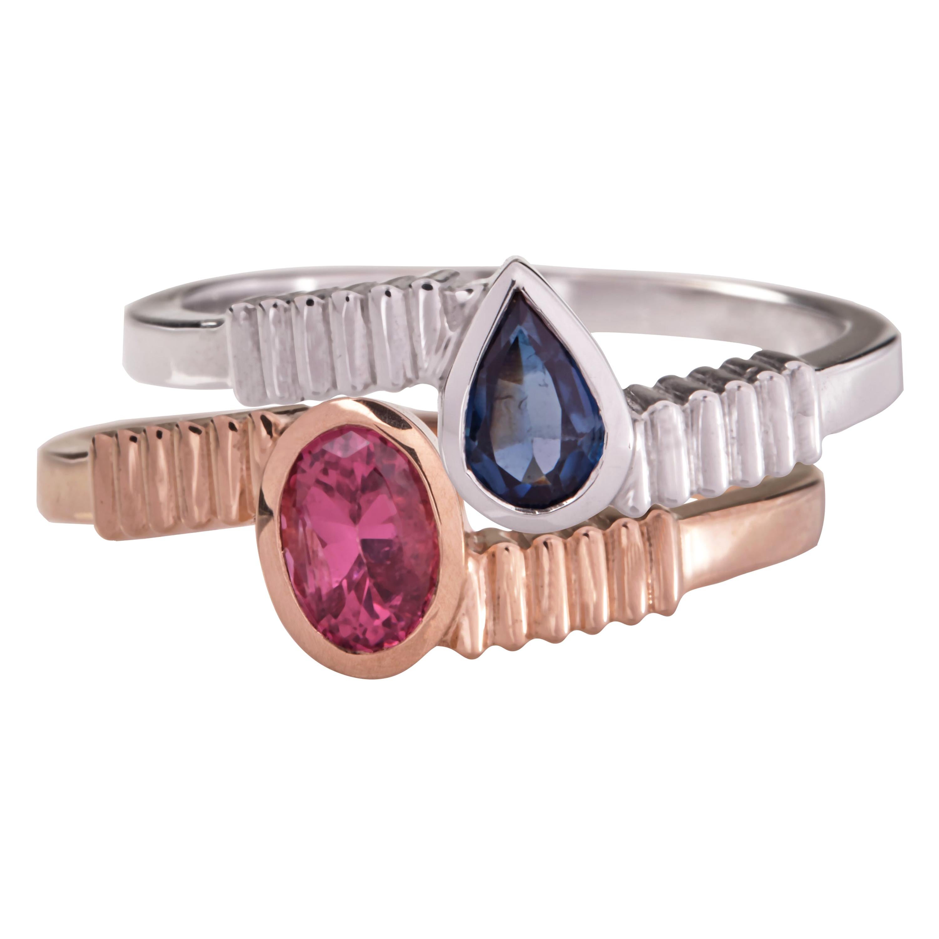 18 Karat Gold with 1 Carat Pink and Blue Sapphire in Oval Cut Stacking Ring Set For Sale
