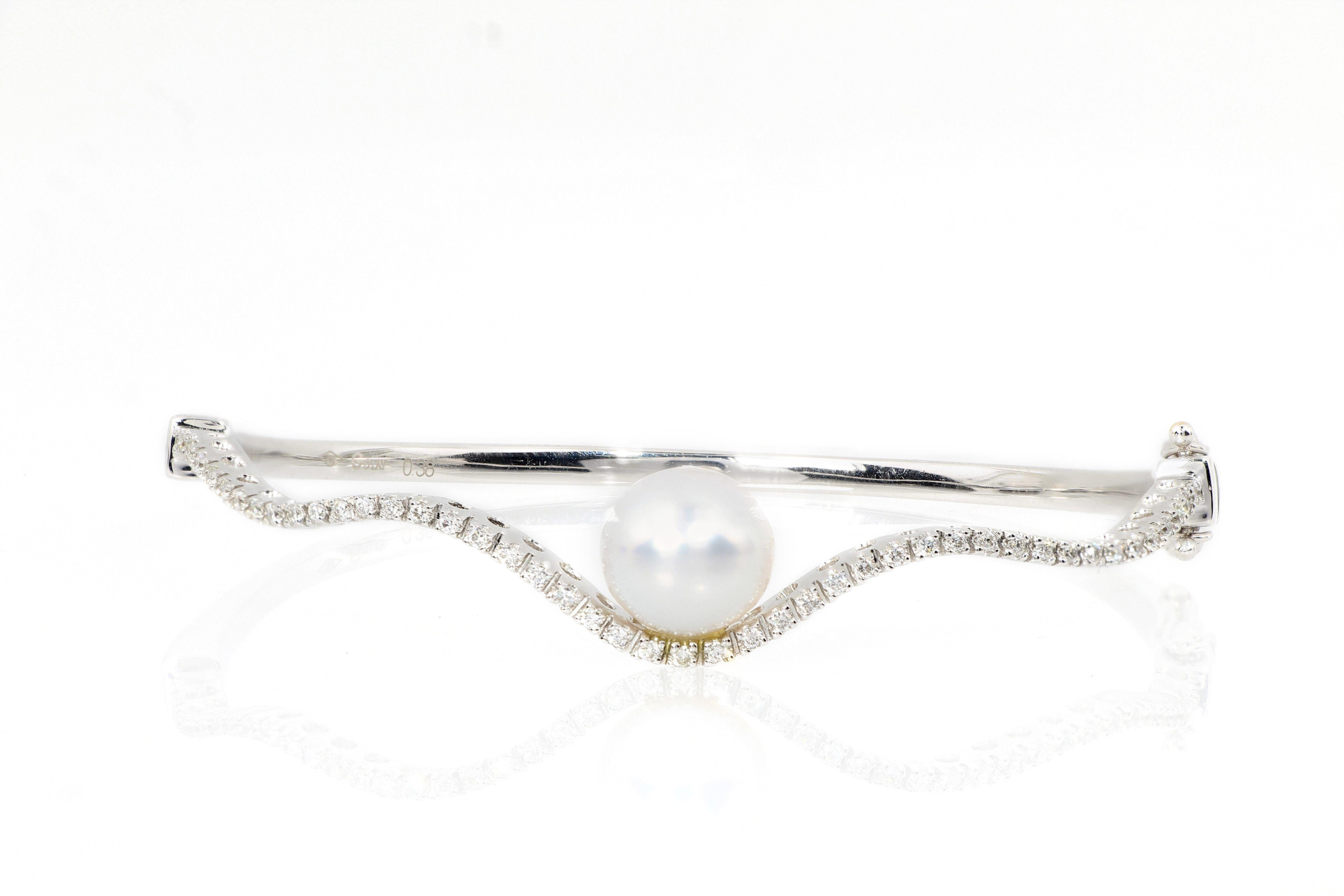 Contemporary 18 Karat Gold with South Sea Pearl Bangle For Sale