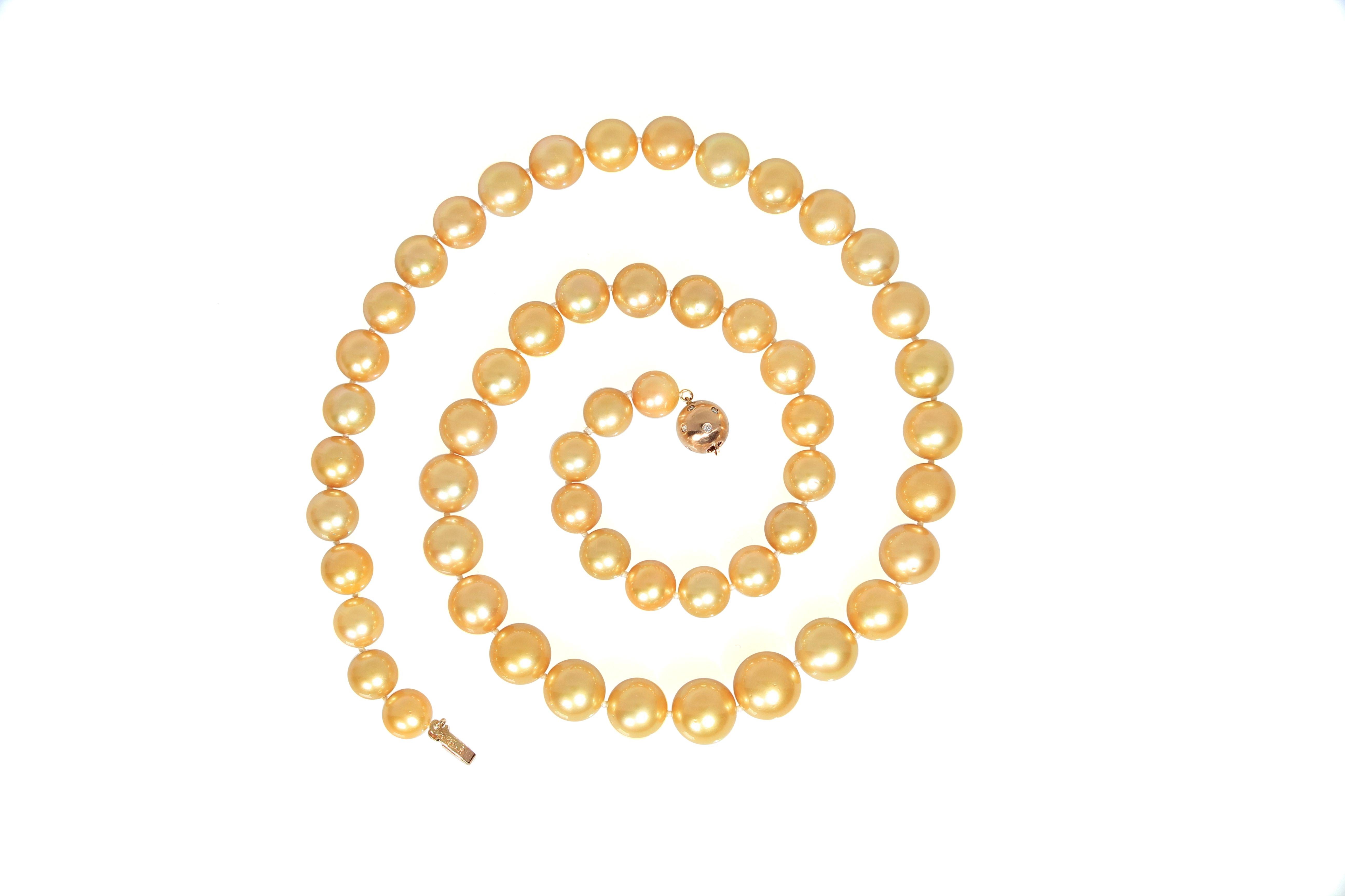 Golden South Sea Pearl Necklace with 18K Gold Clasp with Diamonds In New Condition For Sale In Macau, MO