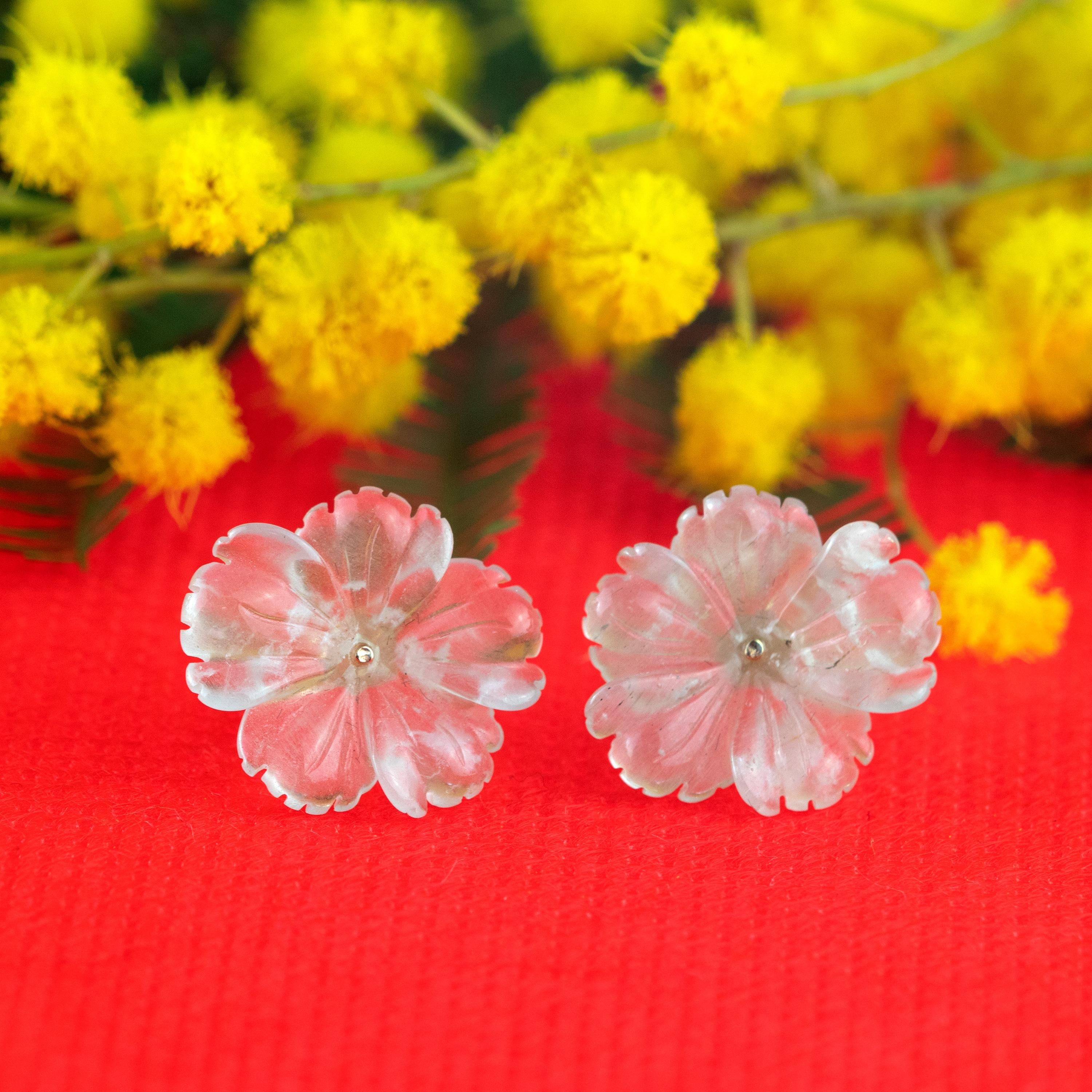 Arts and Crafts 14 Karat Gold Yellow Agate Flower Handmade Italian Girl Carved Stud Earrings For Sale