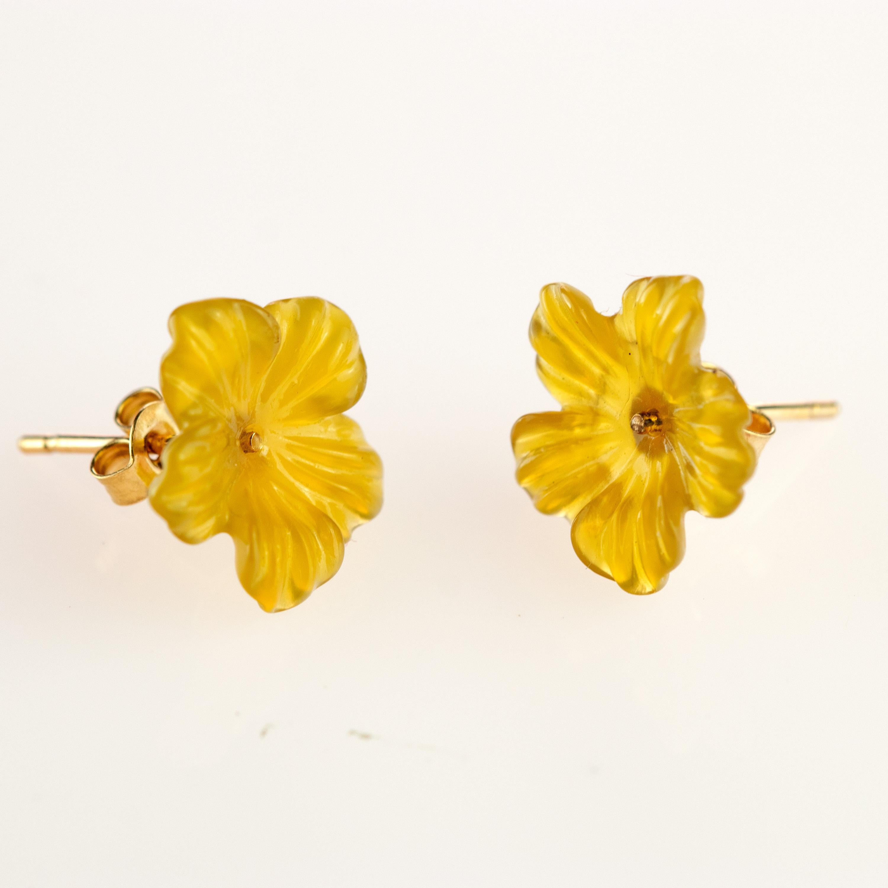 Mixed Cut 18 Karat Gold Yellow Agate Flower Handmade Italian Girl Carved Stud Earrings For Sale