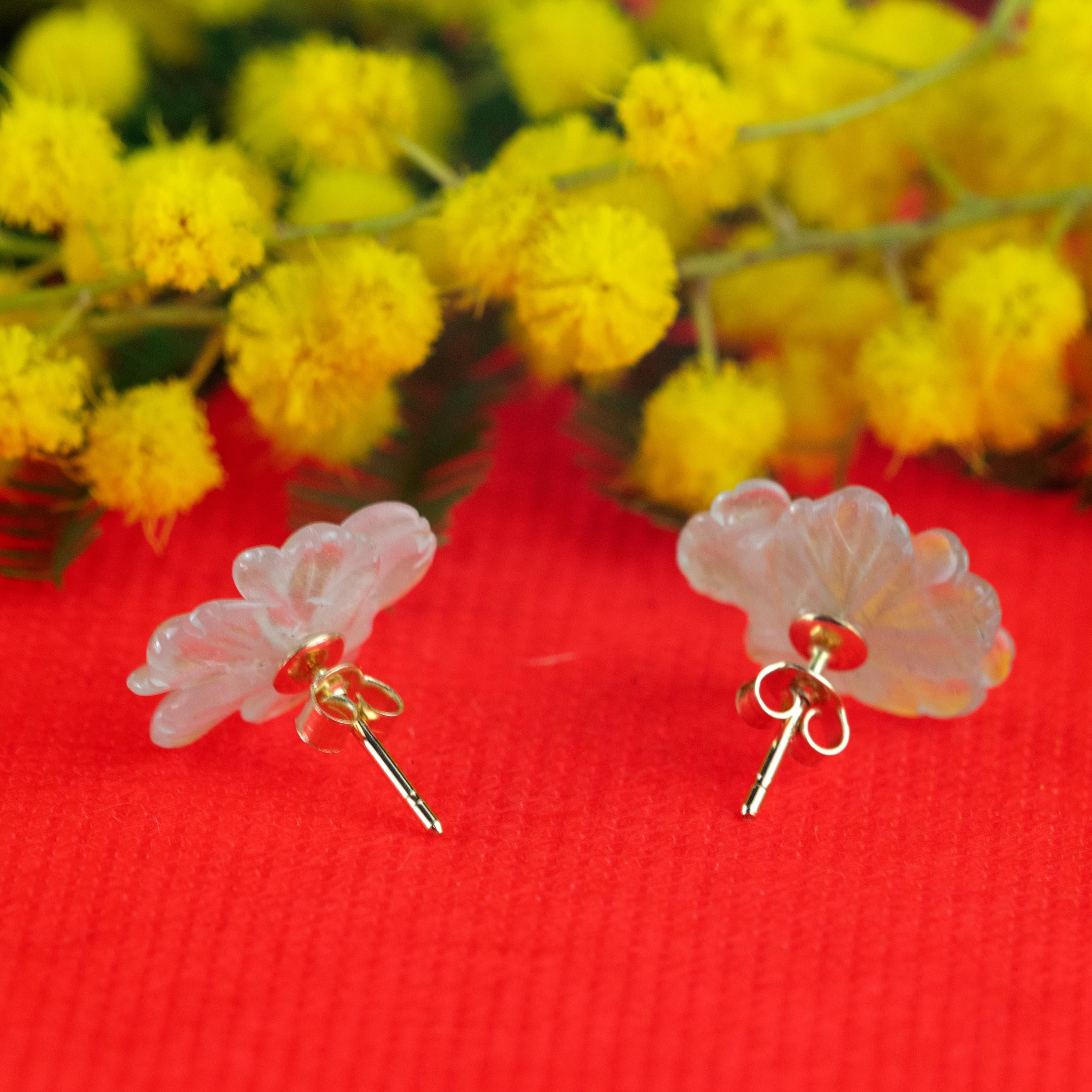 14 Karat Gold Yellow Agate Flower Handmade Italian Girl Carved Stud Earrings For Sale 2