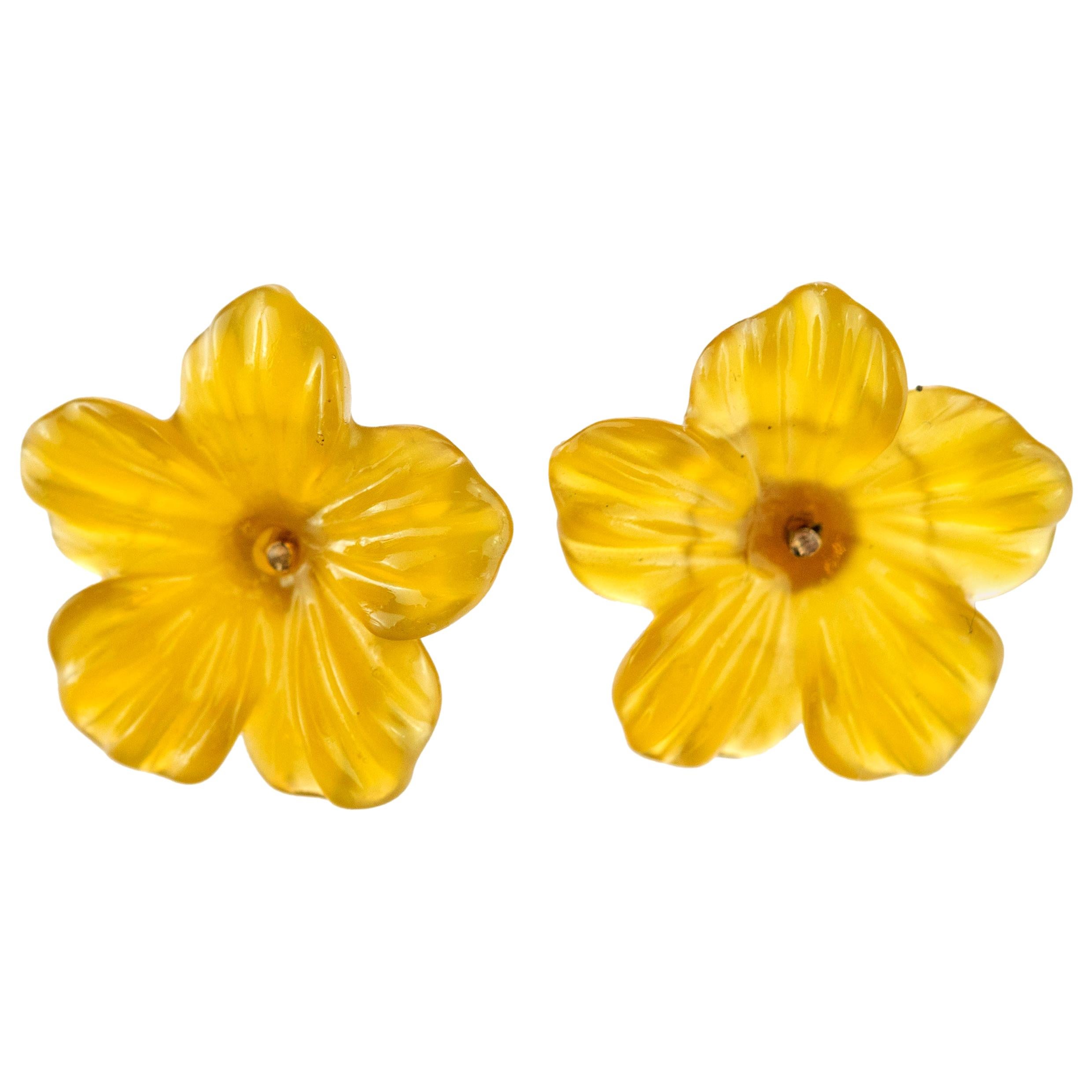 18 Karat Gold Yellow Agate Flower Handmade Italian Girl Carved Stud Earrings For Sale