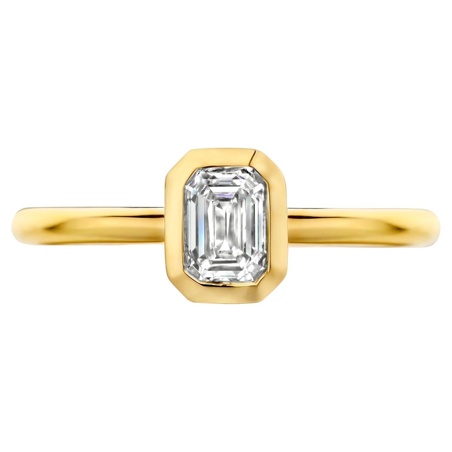 18 karat Gold Yellow Gold Diamond Engagement Ring For Sale