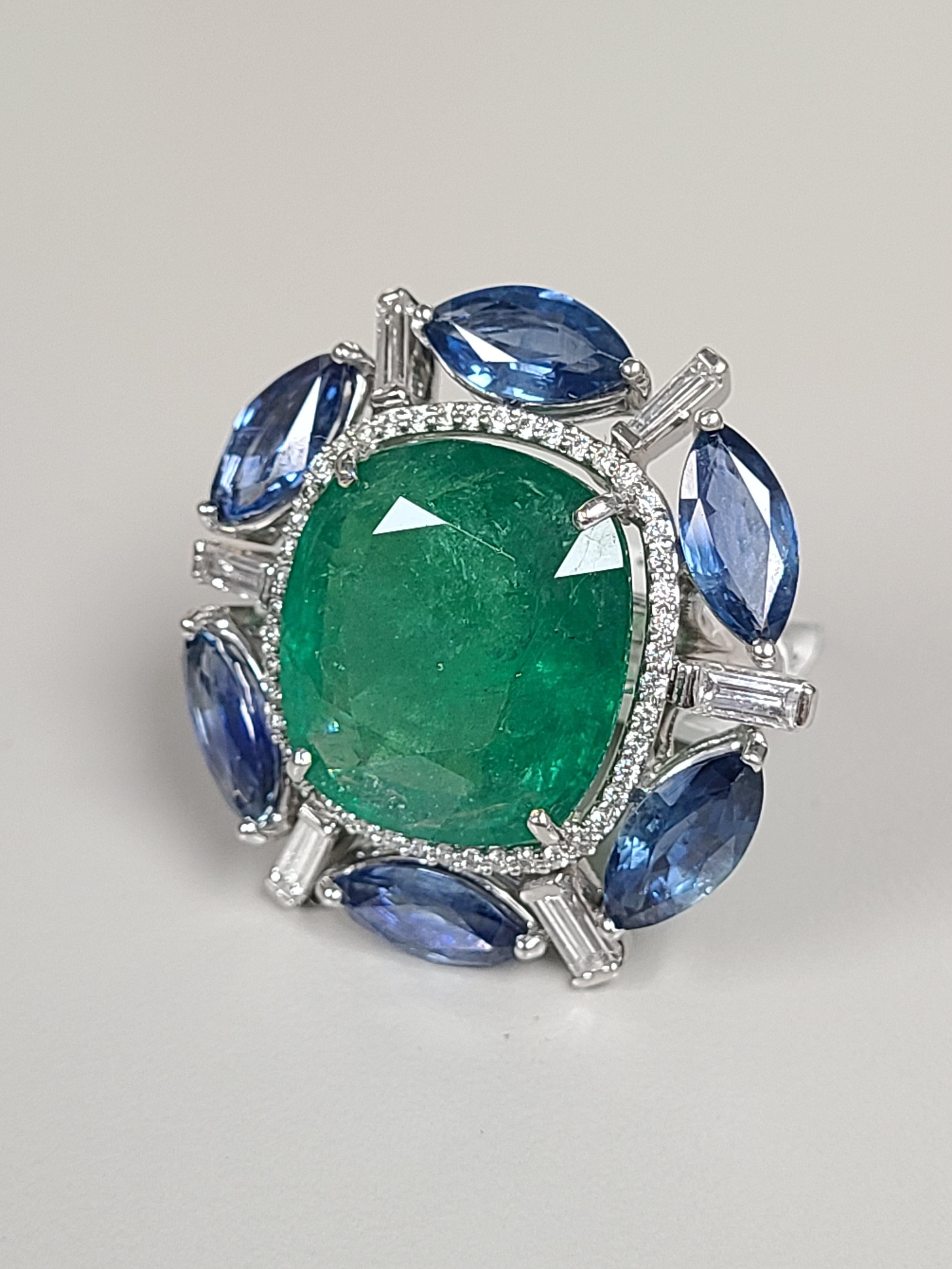 18 Karat Gold Zambian Emerald, Ceylon Blue Sapphire and Diamonds Cocktail Ring For Sale 2