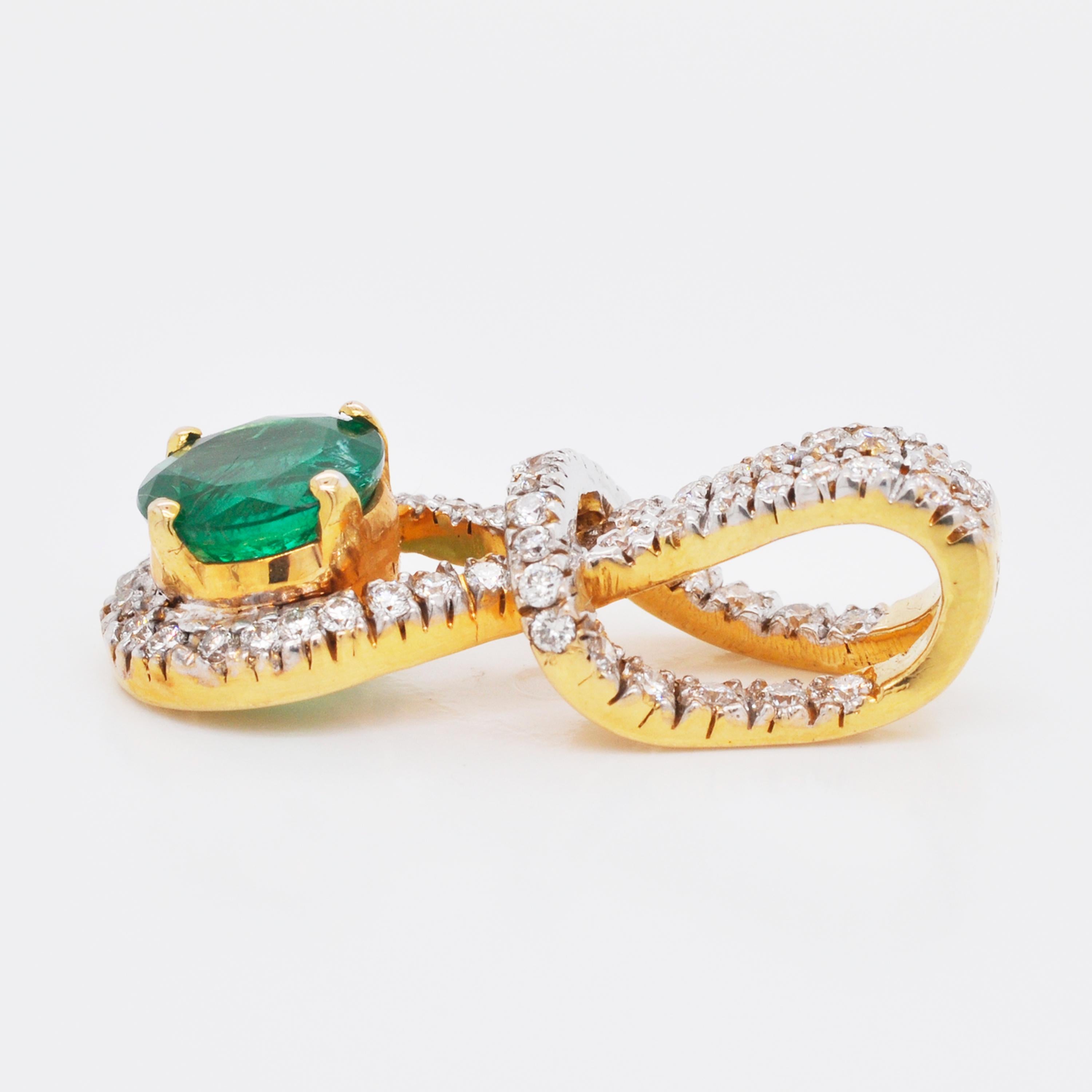 18 Karat Yellow Gold Zambian Emerald Round Diamond Pendant Necklace For Sale 1