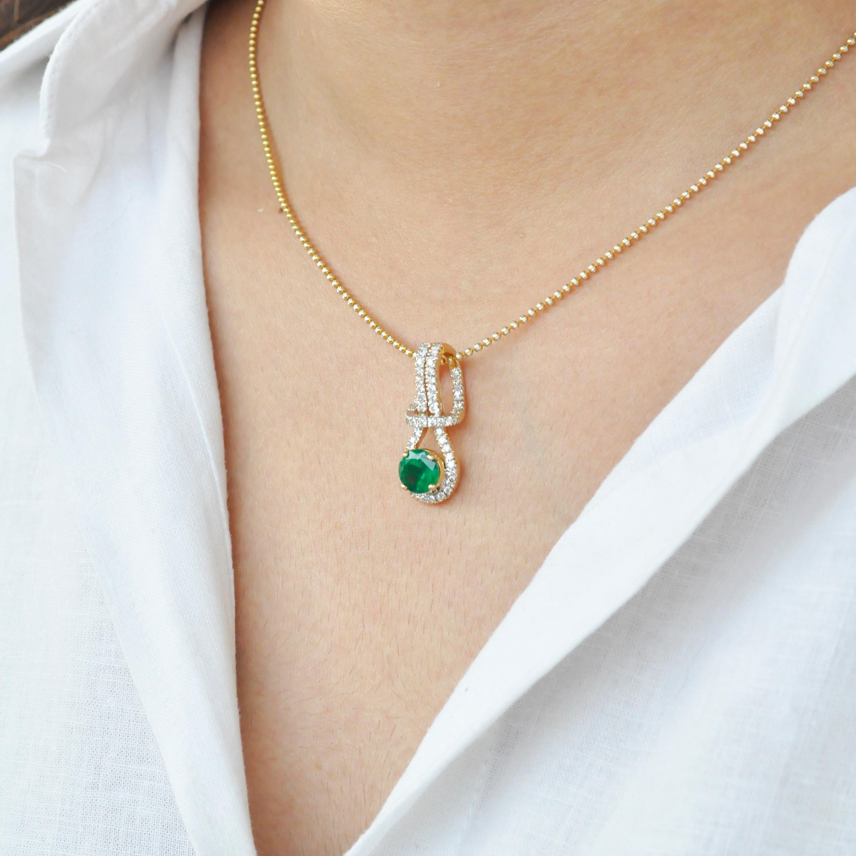 Contemporary 18 Karat Yellow Gold Zambian Emerald Round Diamond Pendant Necklace For Sale