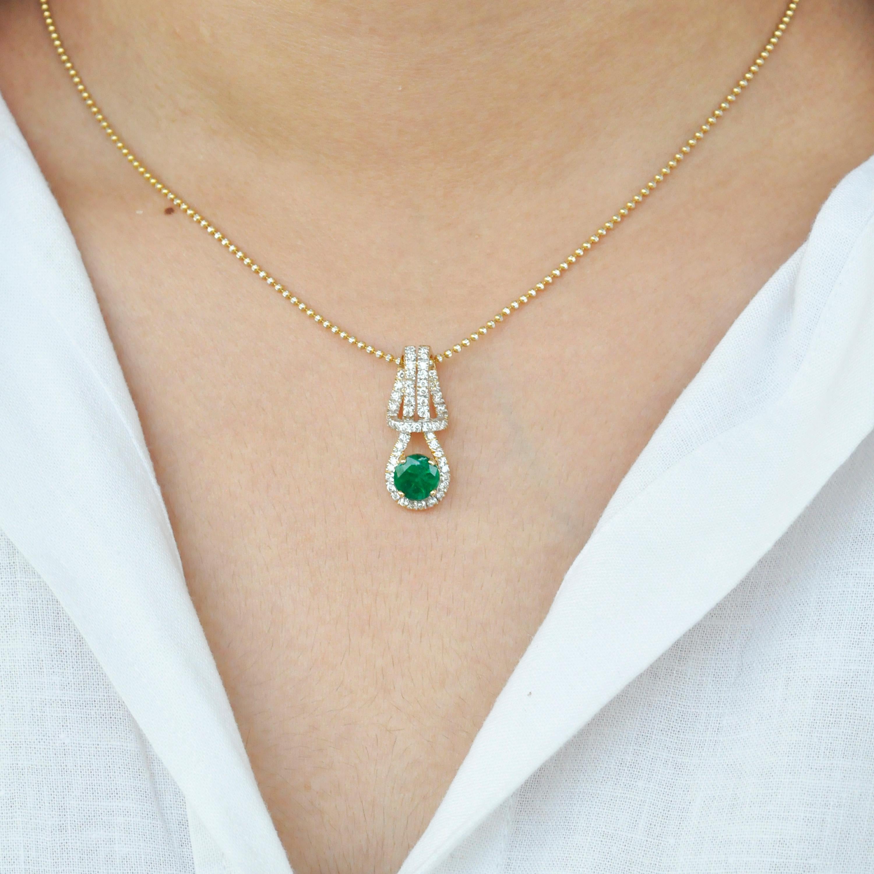 Round Cut 18 Karat Yellow Gold Zambian Emerald Round Diamond Pendant Necklace For Sale