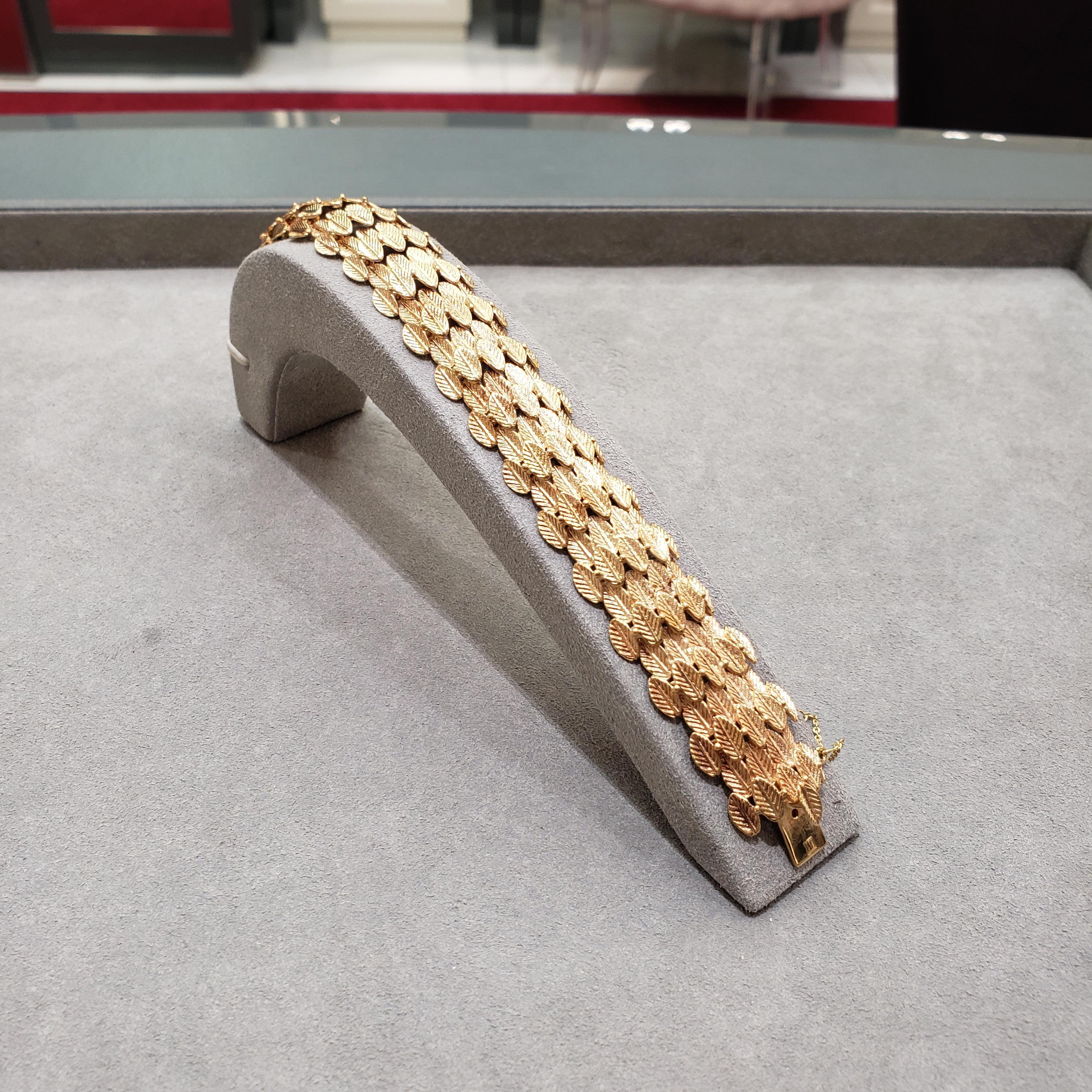 Bracelet gravé à la main en or jaune avec feuilles dorées 44,56 grammes en vente 2