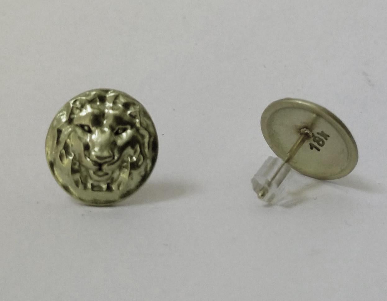 Clous d'oreilles lion en or vert 18 carats Neuf - En vente à New York, NY