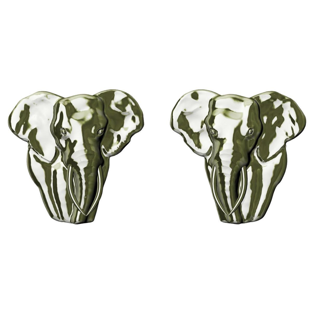 Clous d'oreilles en or vert 18 carats avec deux têtes d'éléphants en vente