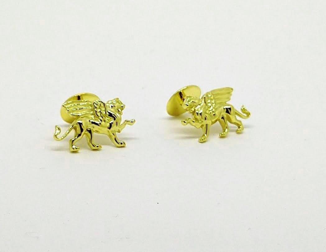18 Karat Green Gold  Winged Griffin Cufflinks  Tiffany designer , Thomas Kurilla created this for 1st dibs exclusively. Sculpture is my passion. This griffin is getting ready to take on his enemy 4 teeth and all. 
20 mm wide x 11.5 mm high x 2.5mm