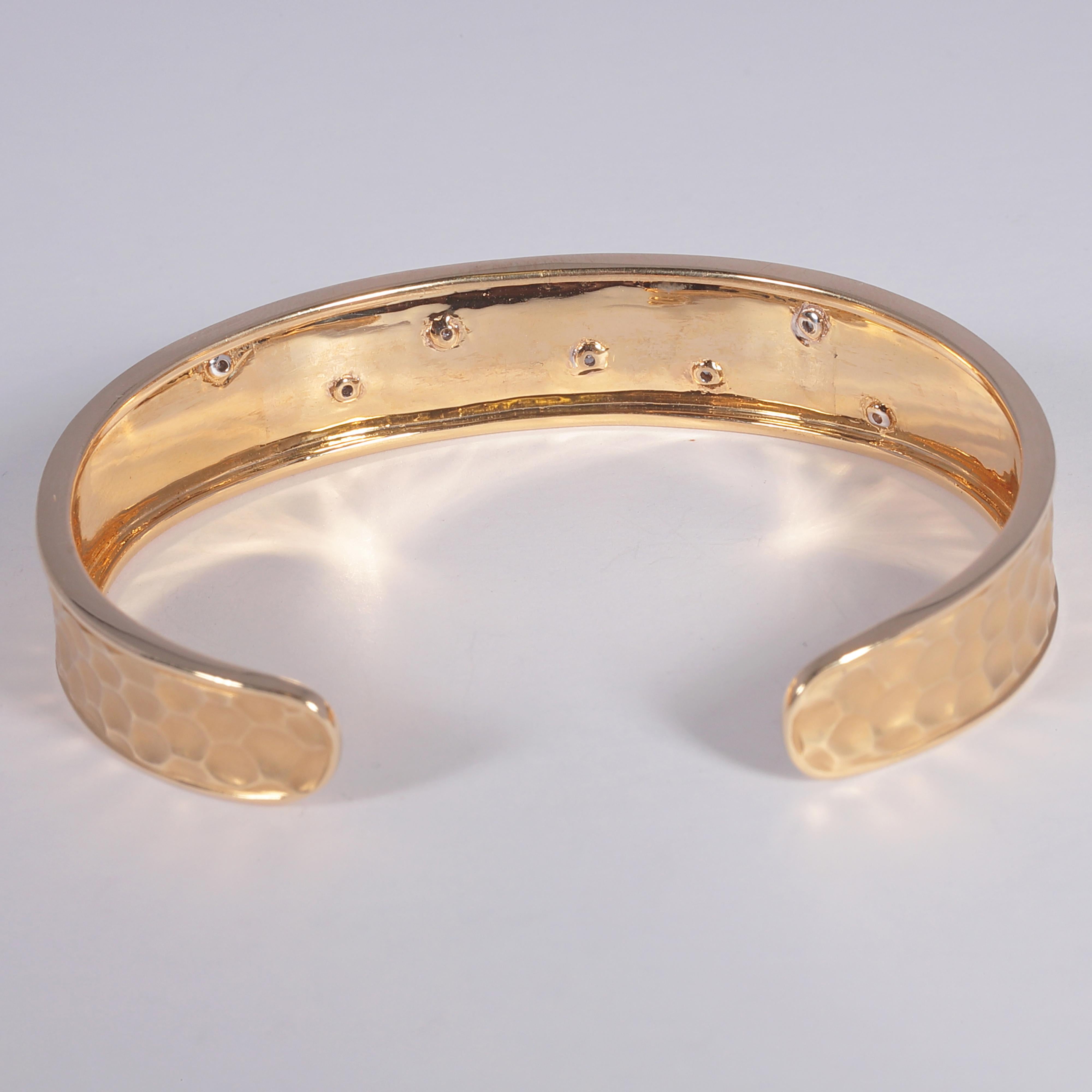 18 Karat Hammered Yellow Gold 0.15 Carat Diamond Bracelet 1