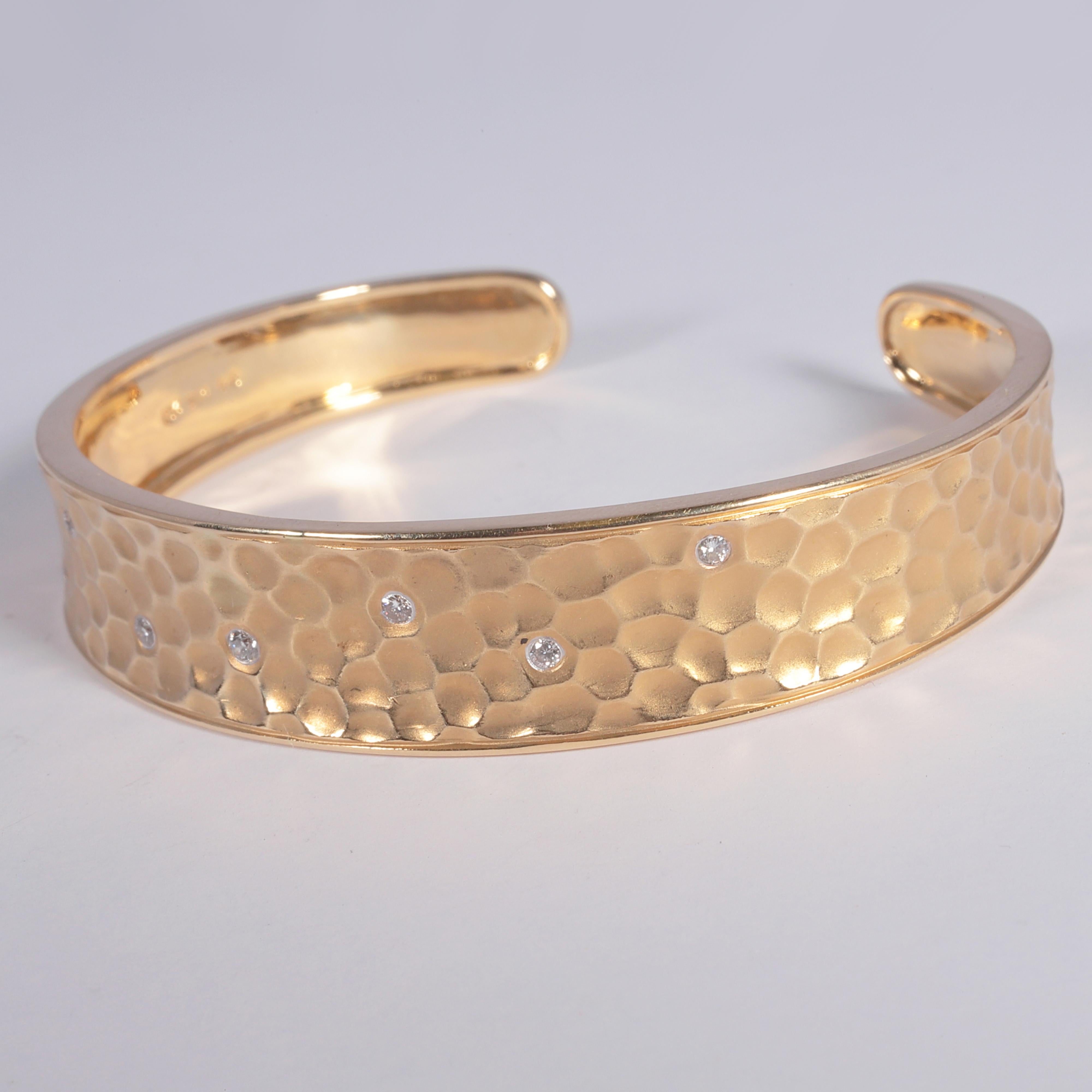 18 Karat Hammered Yellow Gold 0.15 Carat Diamond Bracelet 3
