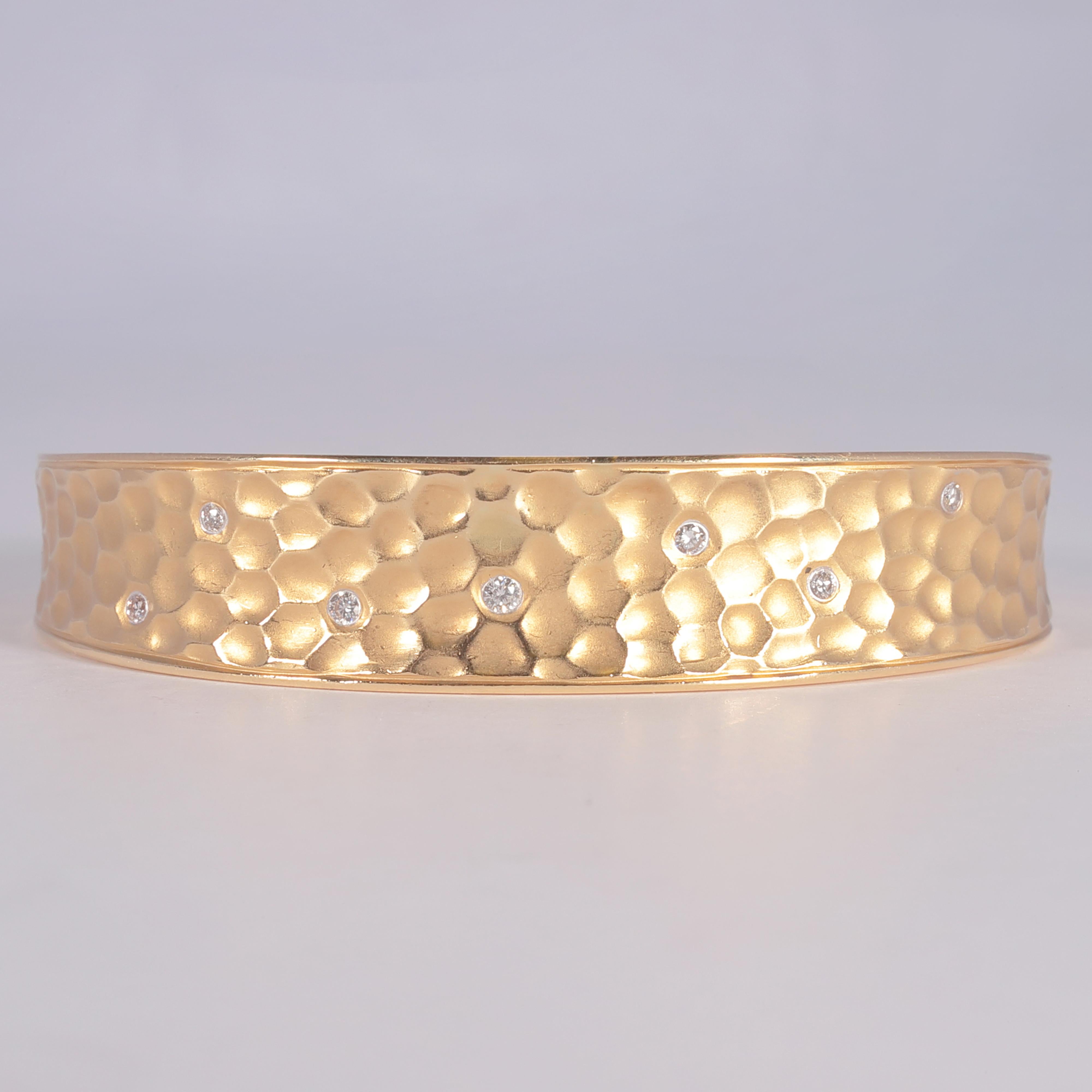 18 Karat Hammered Yellow Gold 0.15 Carat Diamond Bracelet 4