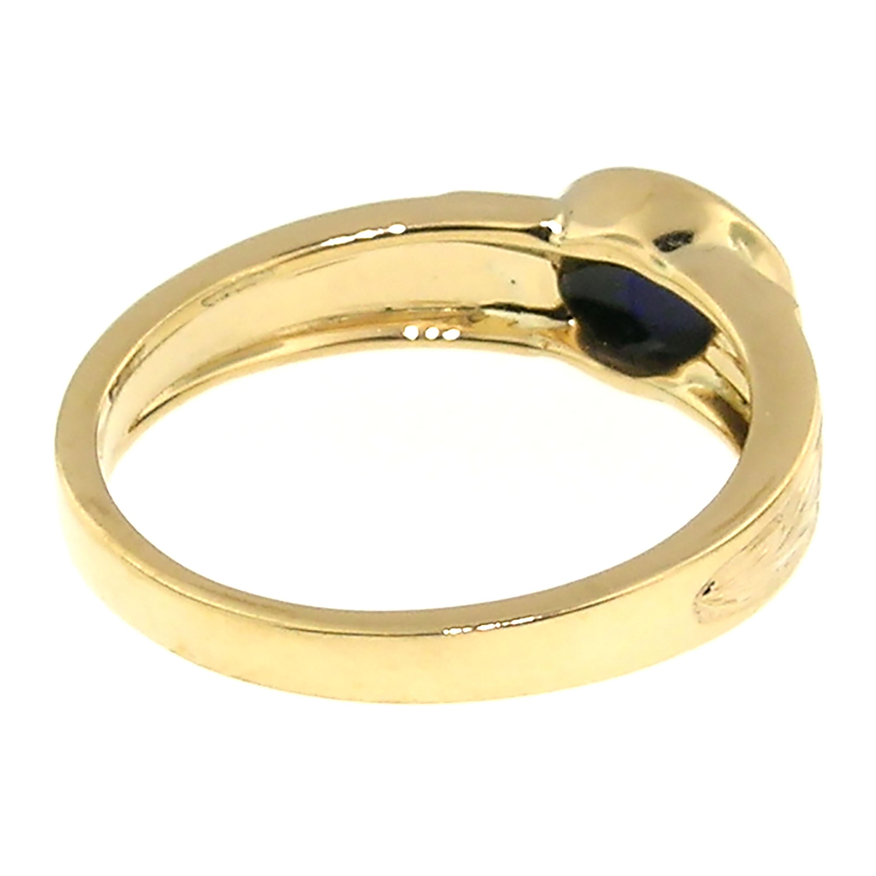 18 Karat Hand Engraved Ring with Lightening Ridge Black Opal, Handmade in Italy 1