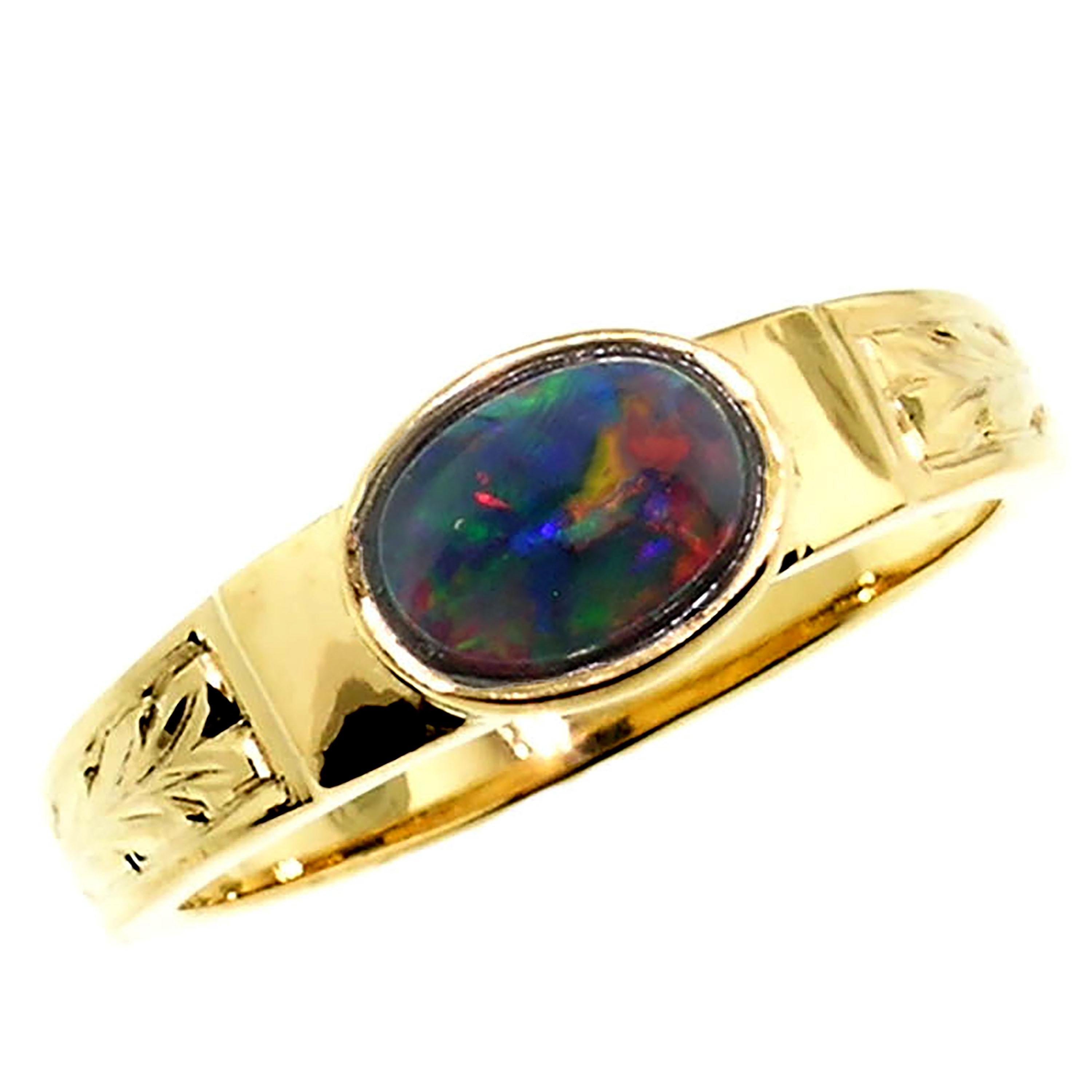 18 Karat Hand Engraved Ring with Lightening Ridge Black Opal, Handmade in Italy