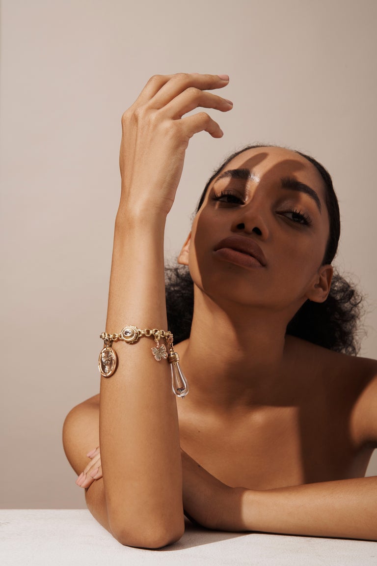 18 Karat Handmade Link Chain Charm Set Bracelet For Sale at 1stDibs