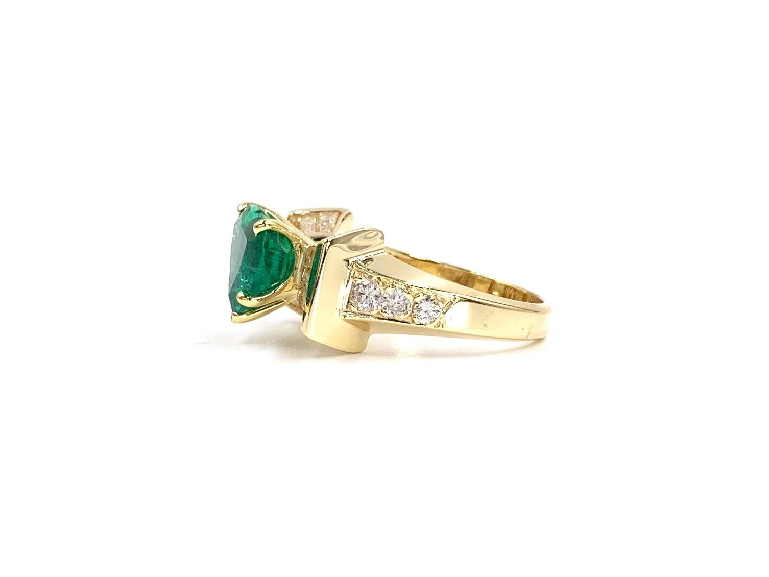 18 Karat Heart Shape Emerald and Diamond Ring In Excellent Condition For Sale In Pikesville, MD