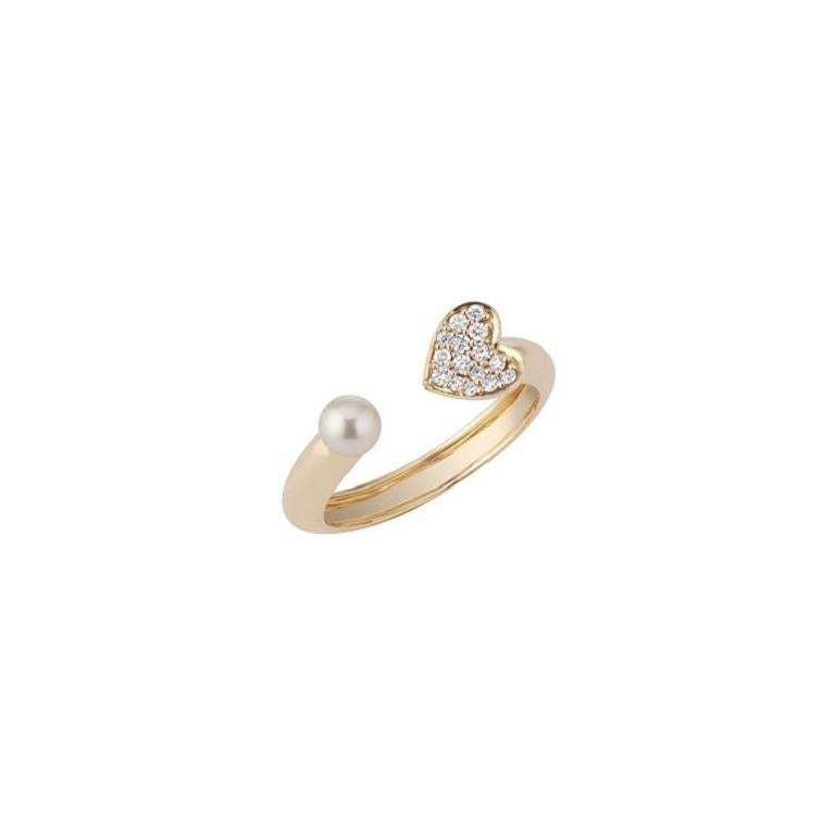 Round Cut 18 Karat Hearts Yellow Gold Ring with Vs Gh Diamonds and White Pearl For Sale