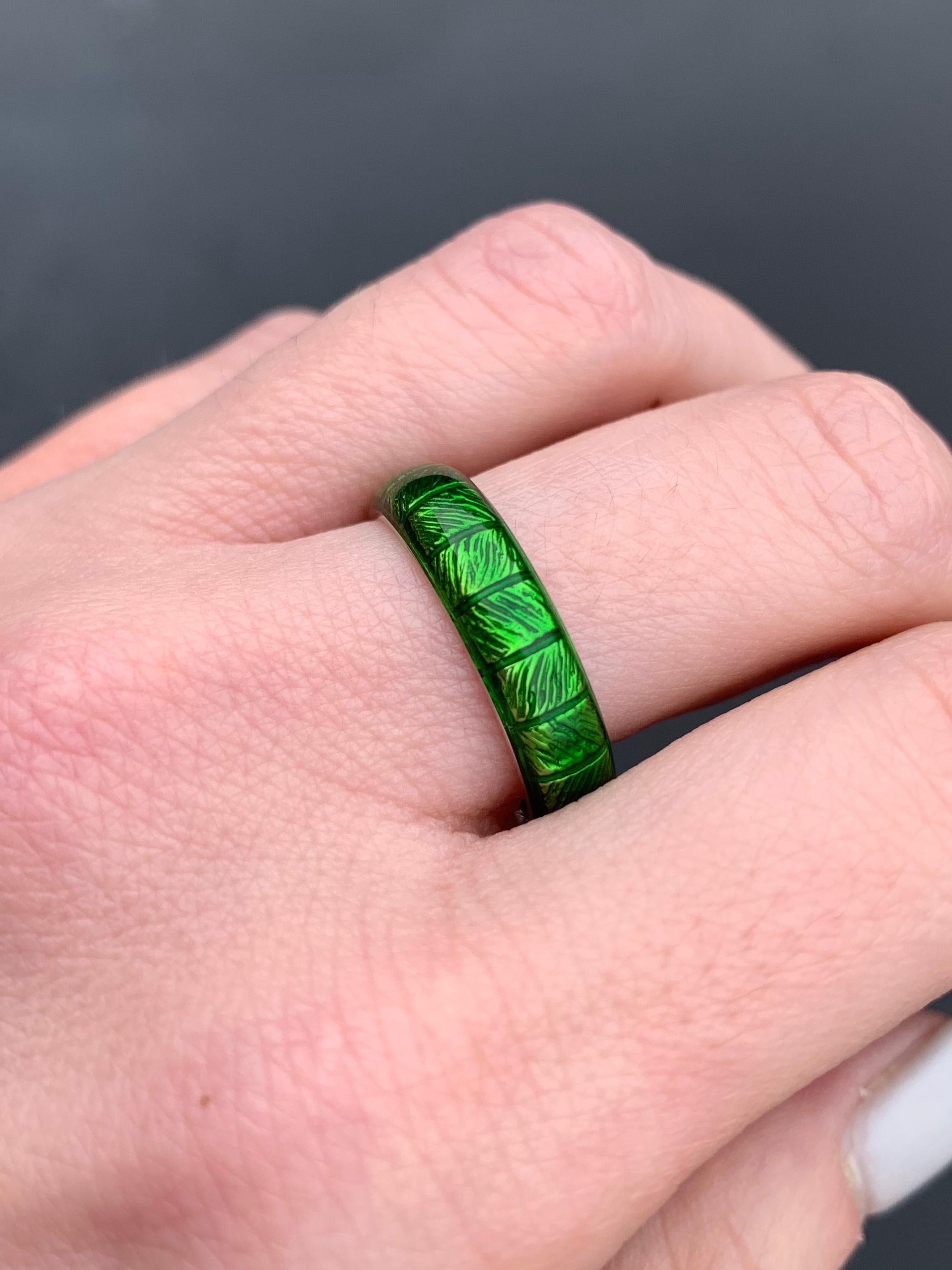 18 Karat Hidalgo Green Enamel Band Ring 2